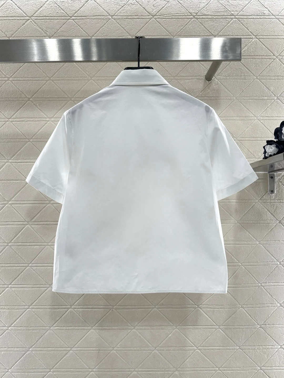 2026 Early Spring New Fashionable And Versatile Letter Embroidered Lapel Single-Breasted Solid Color Shirt For Women
2026 Early Spring New Fashionable And Versatile Letter Embroidered Lapel Single-Breasted Solid Color Shirt For Women