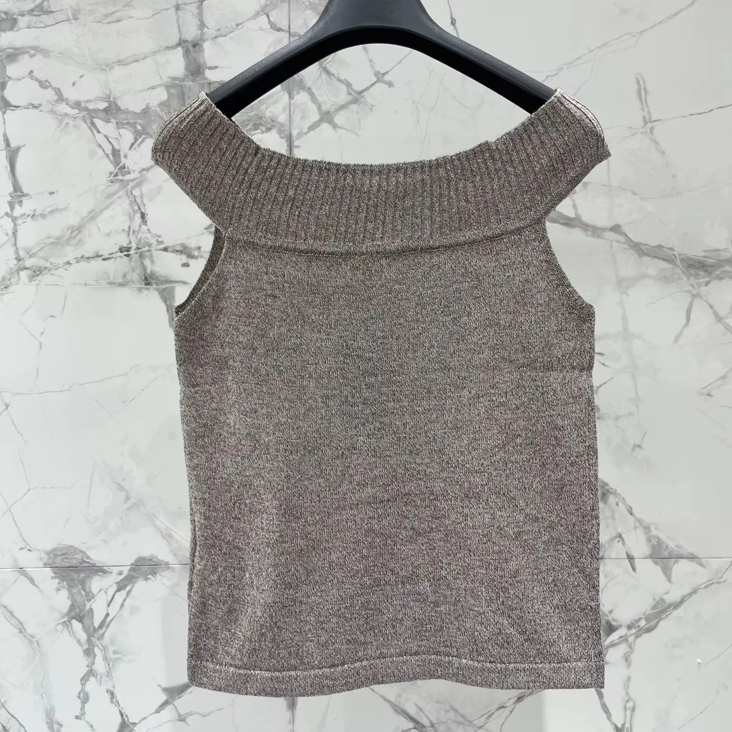 2026 New Fashion Spring Vintage Color Block LoosOff-the-Shoulder Short-Sleeve Knit Top Sweater for Women
2026 New Fashion Spring Vintage Color Block LoosOff-the-Shoulder Short-Sleeve Knit Top Sweater for Women