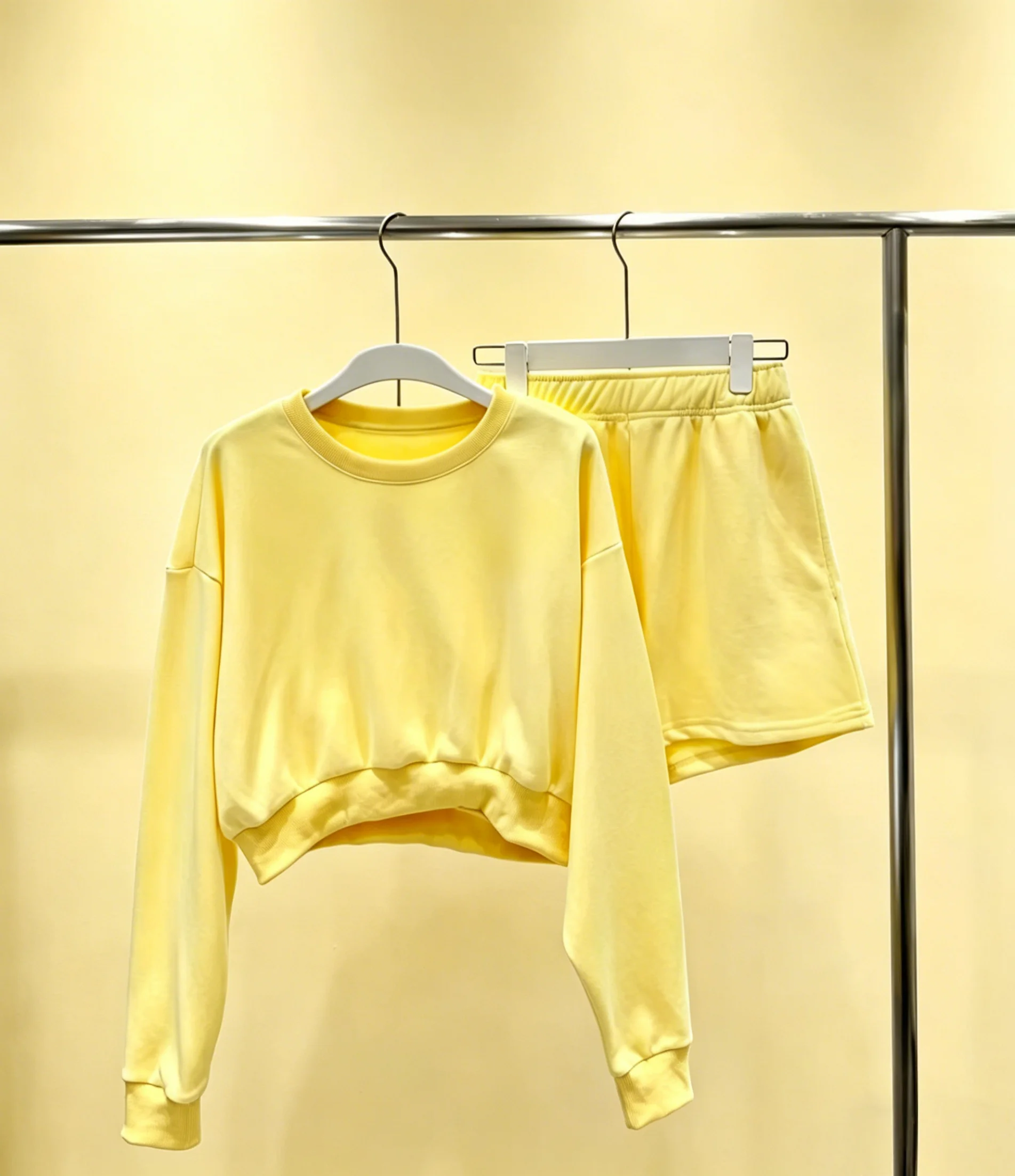2026 New Style Womens Yellow Crew Neck Cropped Sweatshirt and Elastic Waist Shorts Size M L Basic and Versatile Code 037
2026 New Style Womens Yellow Crew Neck Cropped Sweatshirt and Elastic Waist Shorts Size M L Basic and Versatile Code 037