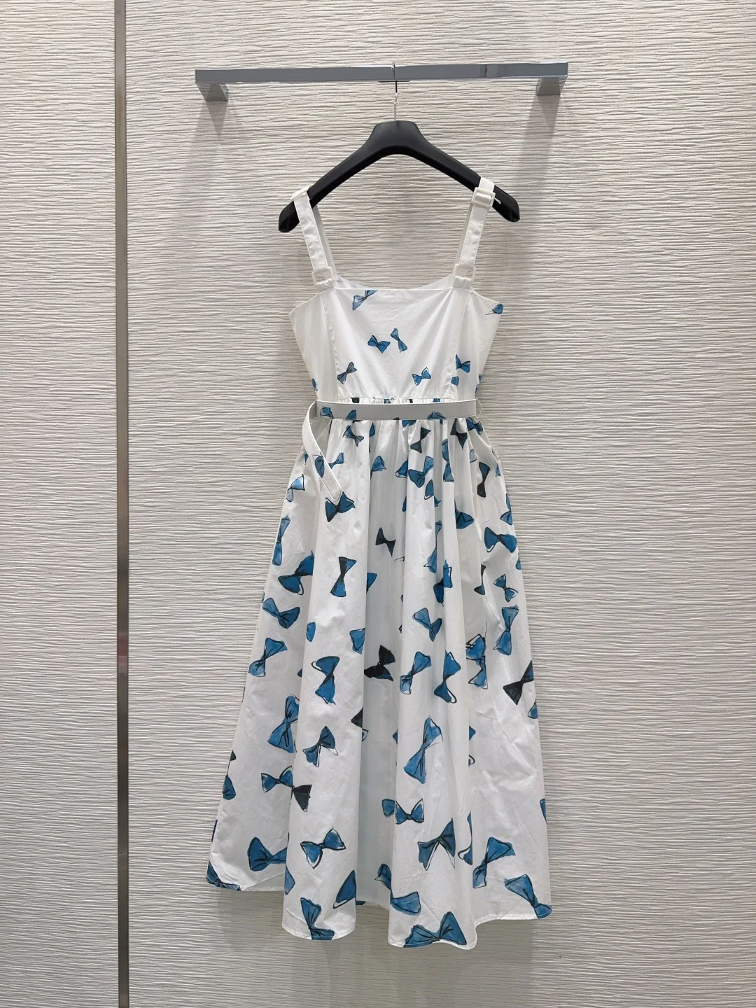 2026 Early Spring Designer Dress Ruffled sleeves with Belt velvet Mid-Length A-line Button Slimming Half-Sleeved
2026 Early Spring Designer Dress Ruffled sleeves with Belt velvet Mid-Length A-line Button Slimming Half-Sleeved