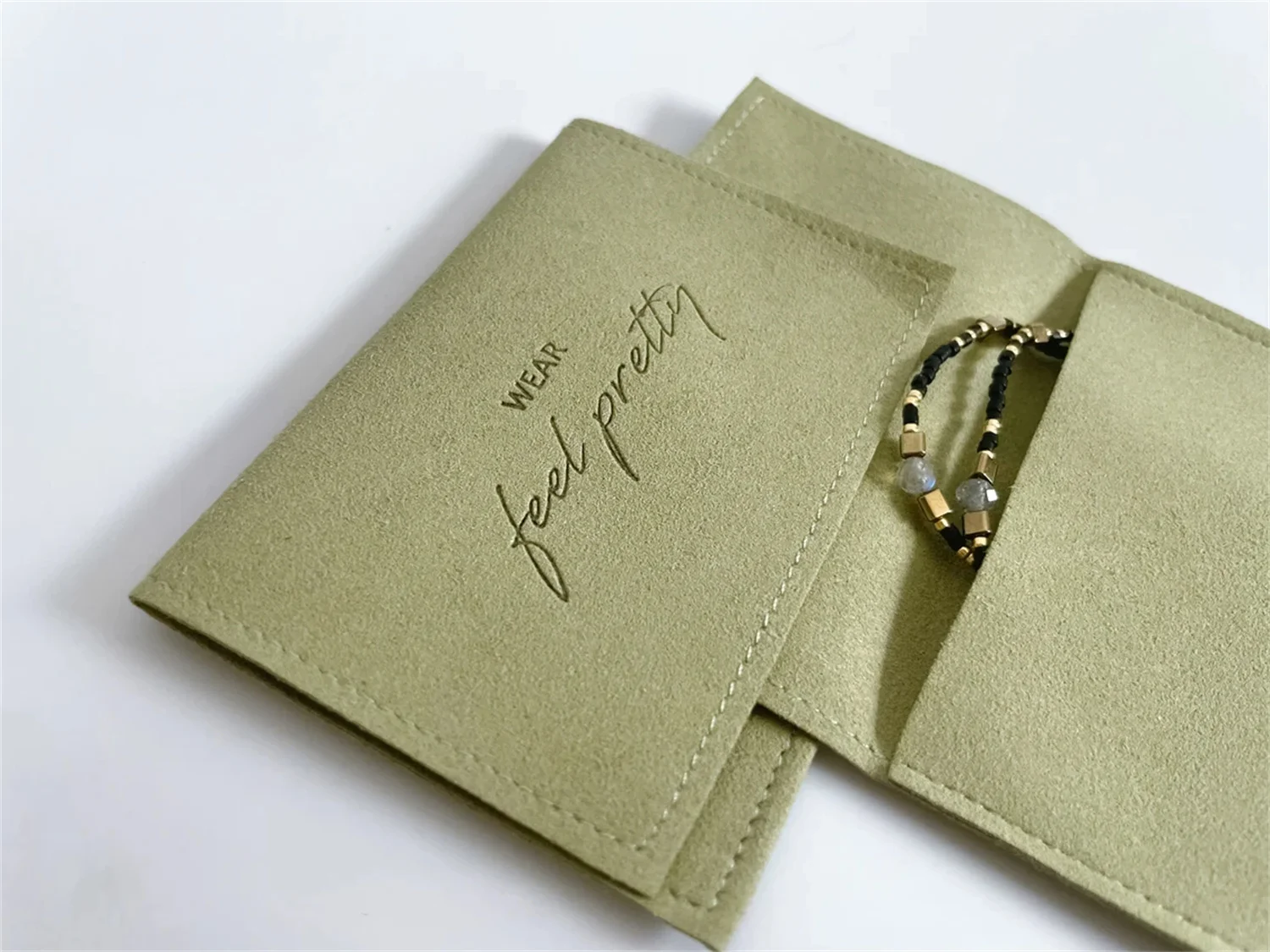 SHEEPSEW Custom Logo Ivory Luxury Microfiber Packaging Bag Small Gift Jewelry Pouch
SHEEPSEW Custom Logo Ivory Luxury Microfiber Packaging Bag Small Gift Jewelry Pouch
