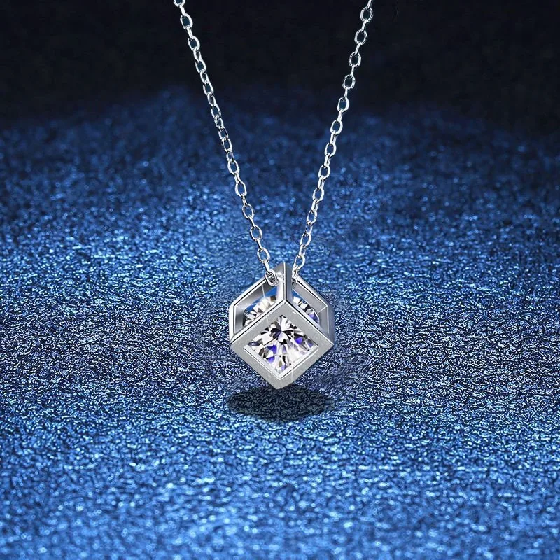 S925 Sterling Silver 1CT Square Cut Moissanite Pendant Necklace Platinum Plated Love Cube Jewelry for Women
S925 Sterling Silver 1CT Square Cut Moissanite Pendant Necklace Platinum Plated Love Cube Jewelry for Women
