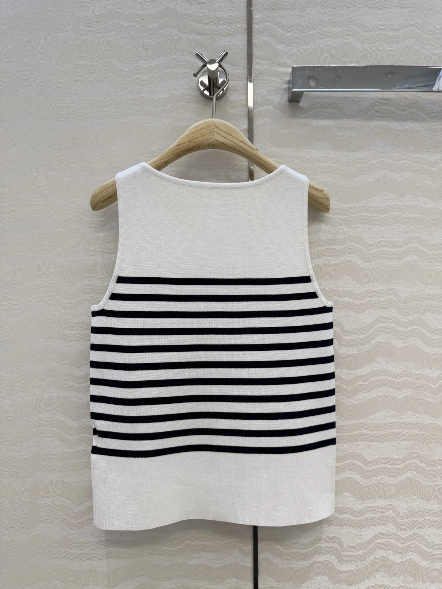 2026 Summer Women's Color Block Stripe Crew Neck Knit Vest Loose Fit Casual Style Sleeveless Top ZX136
2026 Summer Women's Color Block Stripe Crew Neck Knit Vest Loose Fit Casual Style Sleeveless Top ZX136