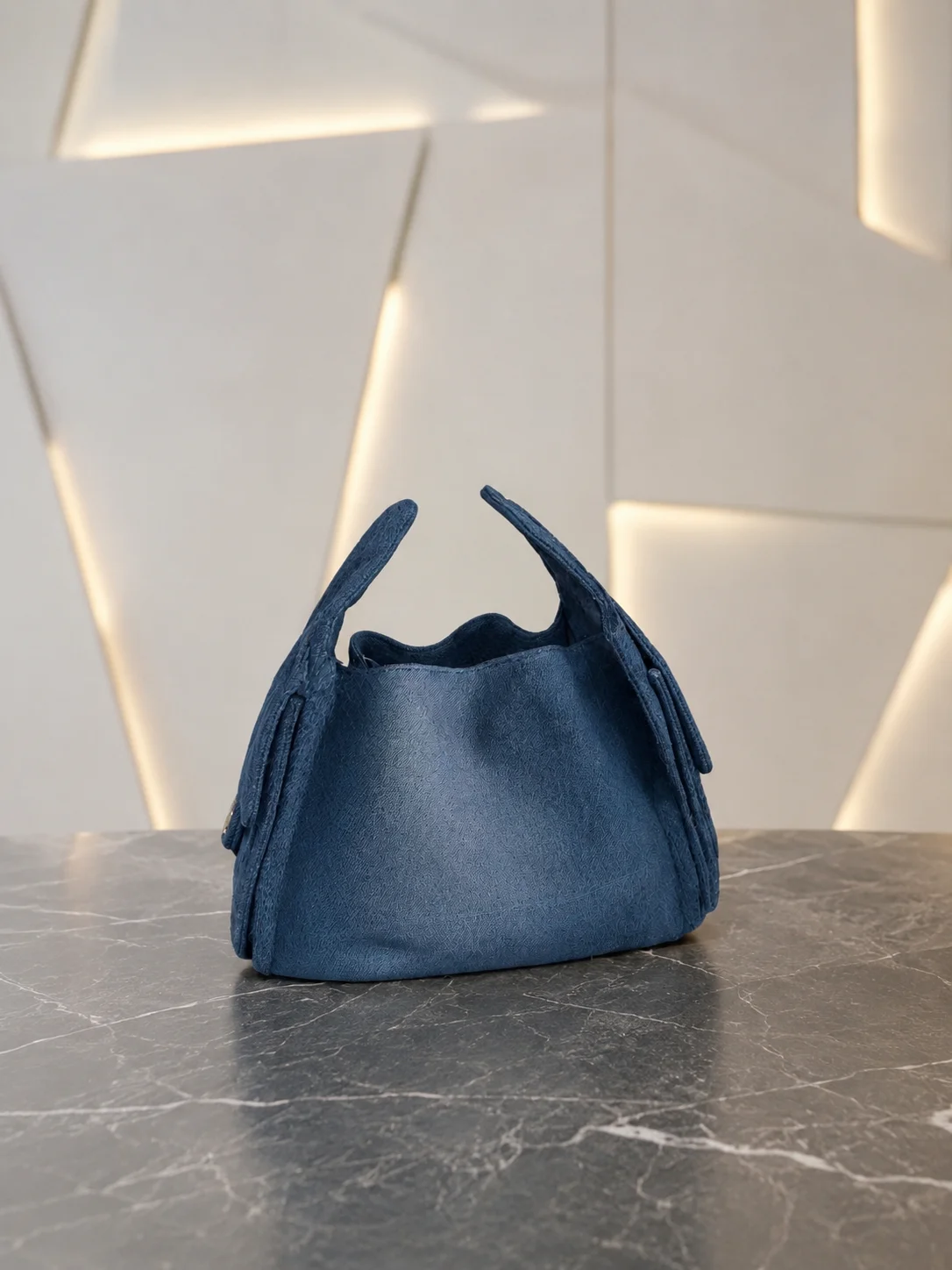 2026 Women Large Capacity Tote Bag with Chain Strap and Drawstring Bucket Style No Box Size:20×26cm
2026 Women Large Capacity Tote Bag with Chain Strap and Drawstring Bucket Style No Box Size:20×26cm