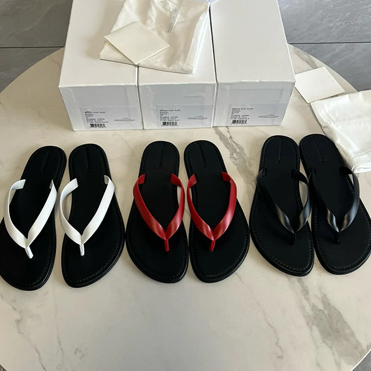 Withered Flip Flops Women Summer Slippers Minimalist Fashion Contrasting Colors Beach Slippers Flat Shoes Girls
Withered Flip Flops Women Summer Slippers Minimalist Fashion Contrasting Colors Beach Slippers Flat Shoes Girls