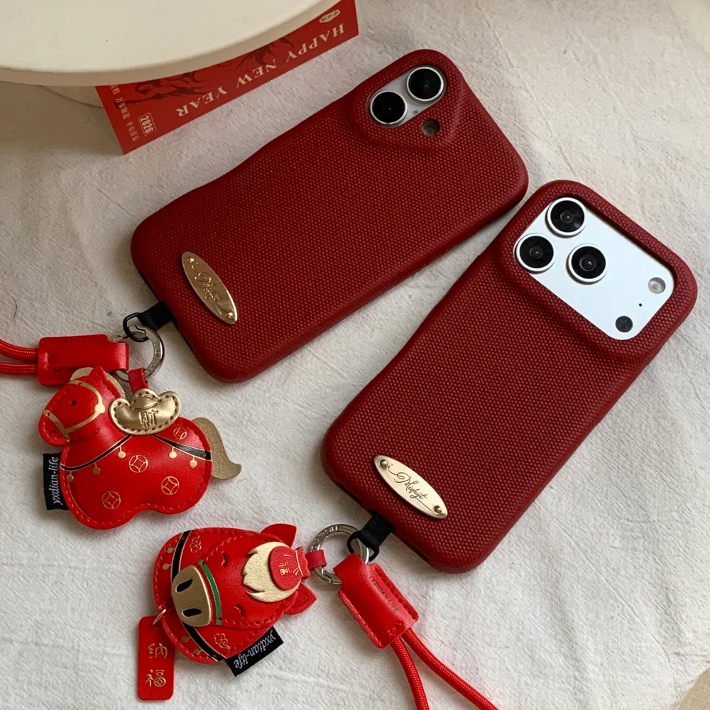 Festive Chinese red velvet phone case for iPhone 14/15/16/17 ProMax, with pendant, Fundans 17 Pro new shockproof protective case
Festive Chinese red velvet phone case for iPhone 14/15/16/17 ProMax, with pendant, Fundans 17 Pro new shockproof protective case