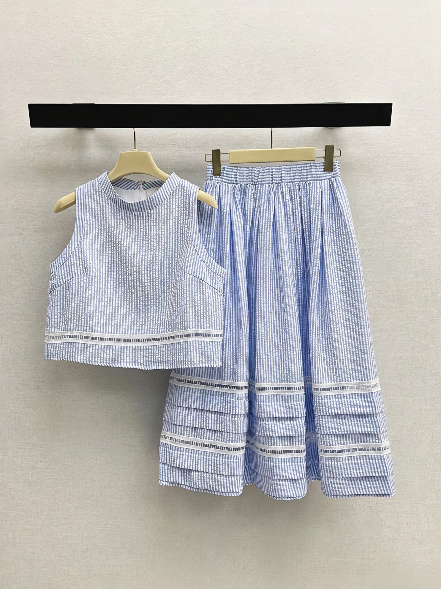2026 Summer New Women Blue White Striped 2 Piece Set Hollow Out Sleeveless Vest & Midi Skirt Elegant Sweet Outfit
2026 Summer New Women Blue White Striped 2 Piece Set Hollow Out Sleeveless Vest & Midi Skirt Elegant Sweet Outfit