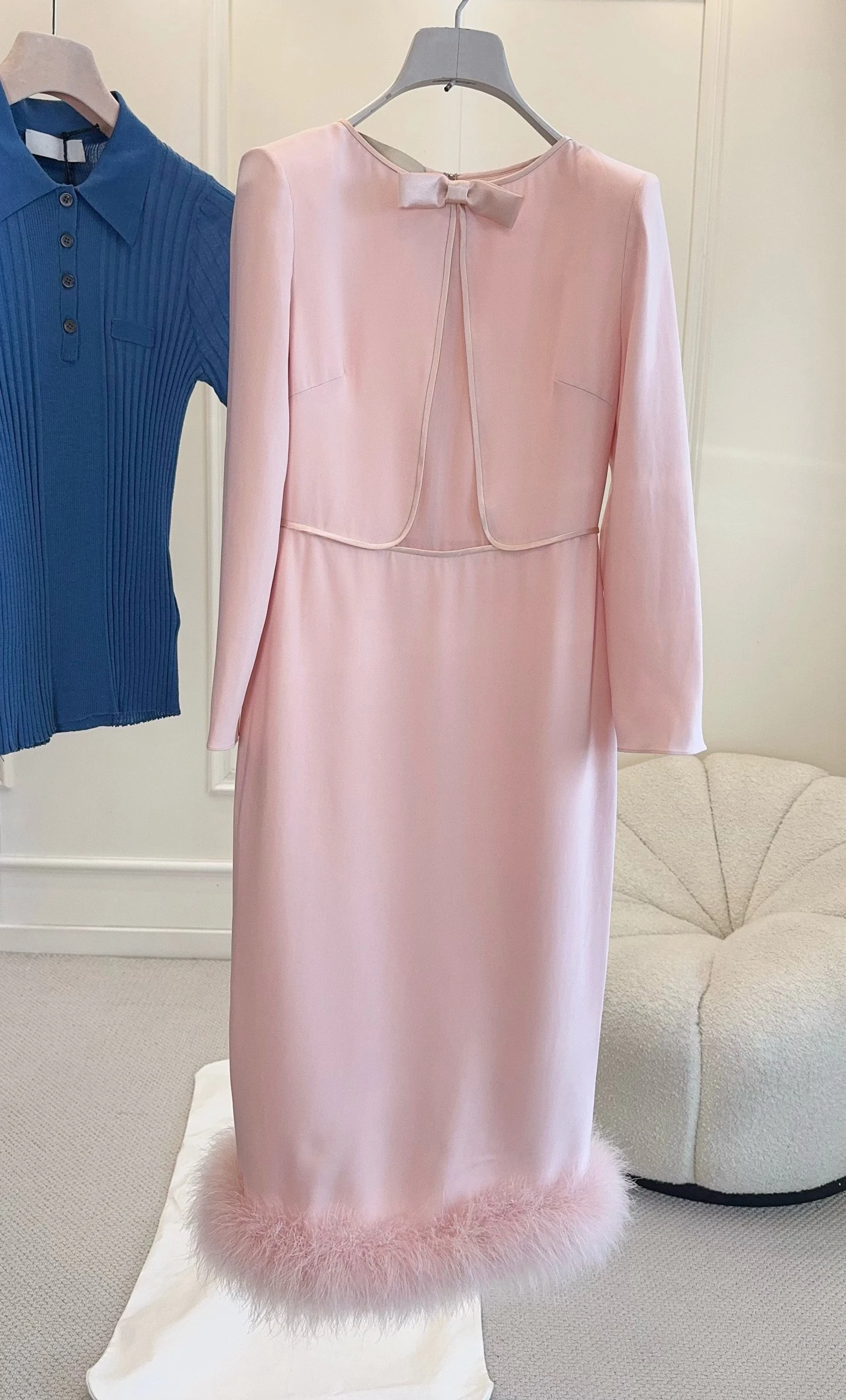 2026 Spring New Long Sleeve Dress, Feather Dress, Silk Material, Bow Decoration, High Quality, Elegant and Fashionable
2026 Spring New Long Sleeve Dress, Feather Dress, Silk Material, Bow Decoration, High Quality, Elegant and Fashionable