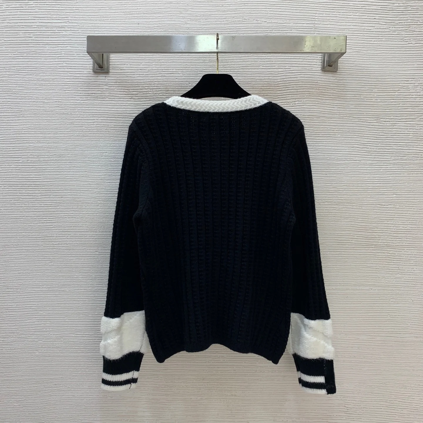 2025 Autumn And Winter Women'S Wool Blended Knitted Sweater T-Shirt Hemp Pattern Slim Fit Button-Up Cardigan Knitted Coat Top
2025 Autumn And Winter Women'S Wool Blended Knitted Sweater T-Shirt Hemp Pattern Slim Fit Button-Up Cardigan Knitted Coat Top