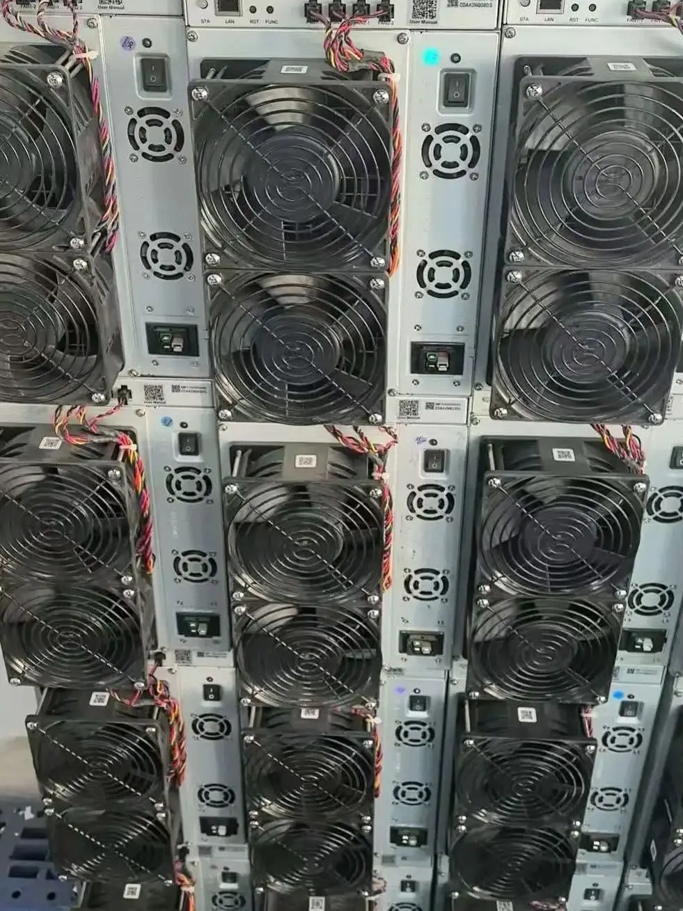 Bitmain Antminer Z15 Pro 840ksol/s 2560W Zcash Miner
Bitmain Antminer Z15 Pro 840ksol/s 2560W Zcash Miner