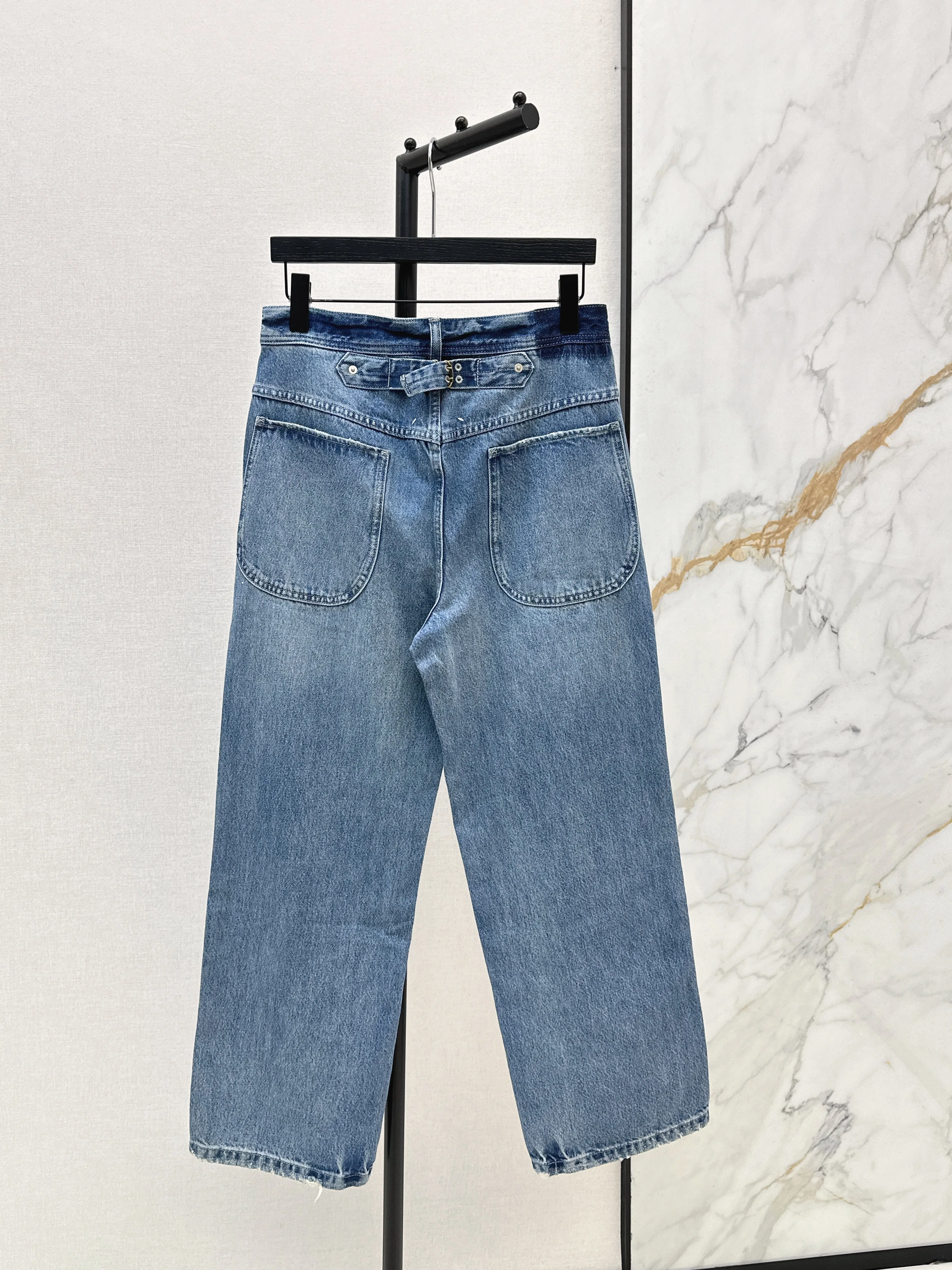2026 Newest Spring and Summer Retro Washed Blue High-Waisted Carrot Jeans
2026 Newest Spring and Summer Retro Washed Blue High-Waisted Carrot Jeans