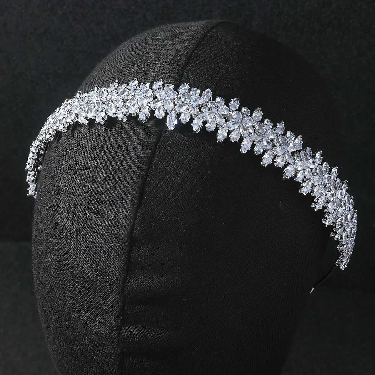 Silver bride handmade headband with crystals , zirconia women's headpieces,wedding tiara hair accessories
Silver bride handmade headband with crystals , zirconia women's headpieces,wedding tiara hair accessories