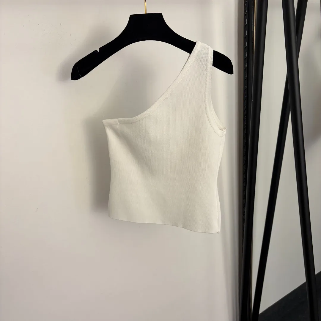 2026 Pure And Desire Style One-Shoulder Rhinestone Camisole For Women New Summer Style Sexy Short Top
2026 Pure And Desire Style One-Shoulder Rhinestone Camisole For Women New Summer Style Sexy Short Top