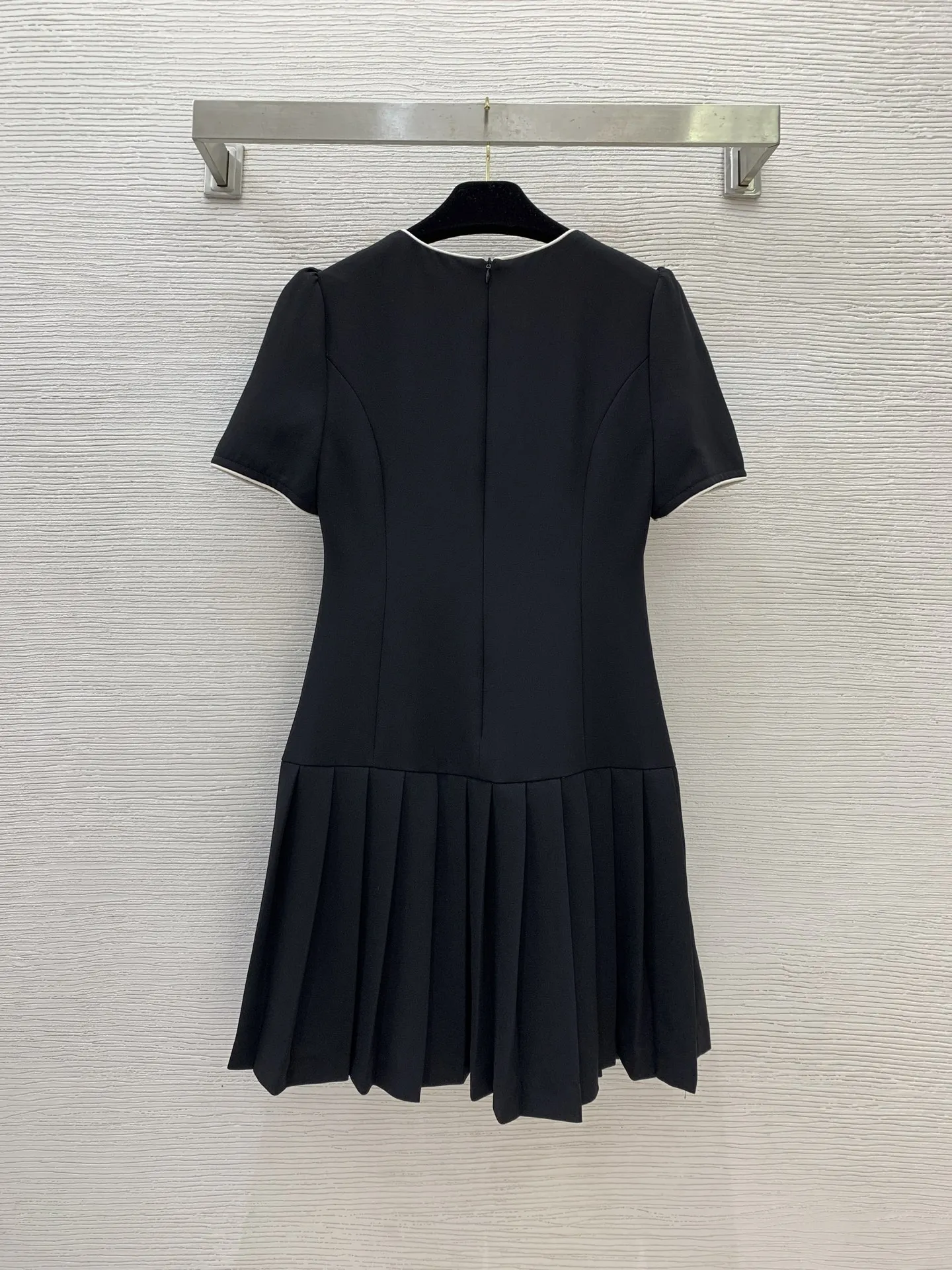New color blocking, edging, folding, splicing, slim fit, slimming short sleeved women's dress
New color blocking, edging, folding, splicing, slim fit, slimming short sleeved women's dress