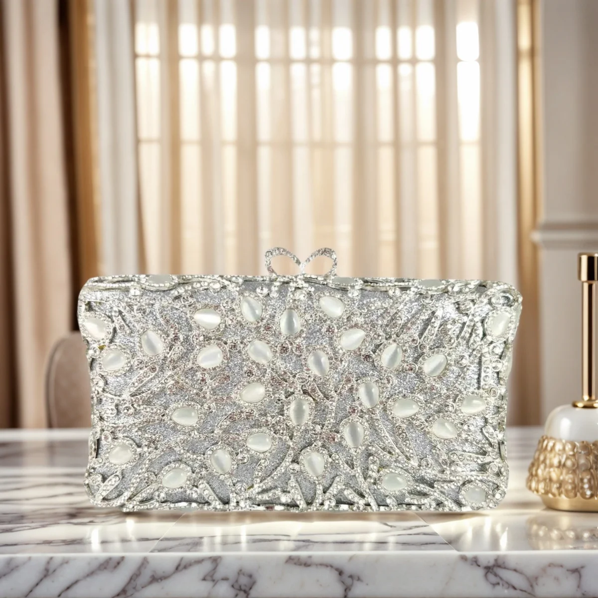 Women Elegant Crystal Evening Clutch Glitter Rhinestone Wedding Purse Bridal Wedding Handbag for Formal Banquet Party
Women Elegant Crystal Evening Clutch Glitter Rhinestone Wedding Purse Bridal Wedding Handbag for Formal Banquet Party