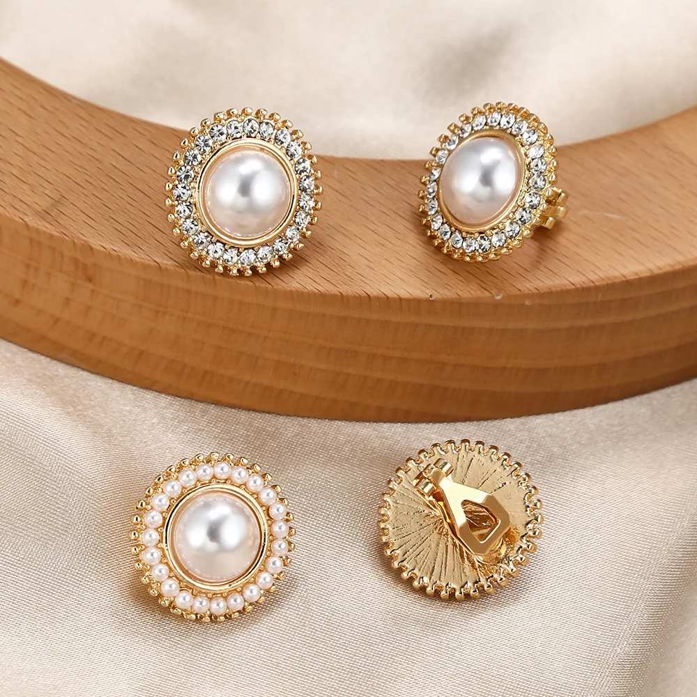 Ear Clips without Hole 2024 Non Pierced Jewelry Korean Fashion Gold Plated Round Crystal Pearl Clip On Earrings for Women Girls
Ear Clips without Hole 2024 Non Pierced Jewelry Korean Fashion Gold Plated Round Crystal Pearl Clip On Earrings for Women Girls