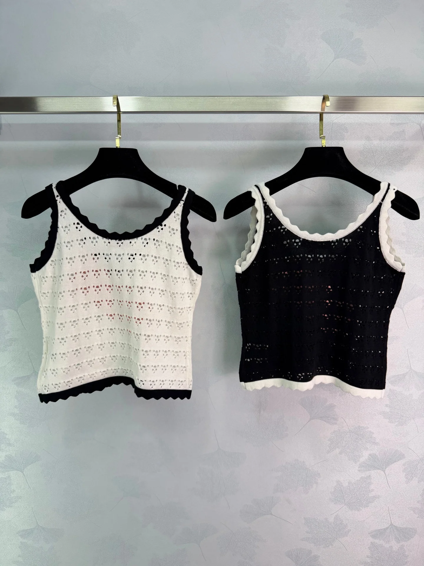 2026 Summer Women's Contrast Trim Scalloped Edge Heart Openwork Knit Tank Top Slim Fit Sleeveless Top ZX079
2026 Summer Women's Contrast Trim Scalloped Edge Heart Openwork Knit Tank Top Slim Fit Sleeveless Top ZX079