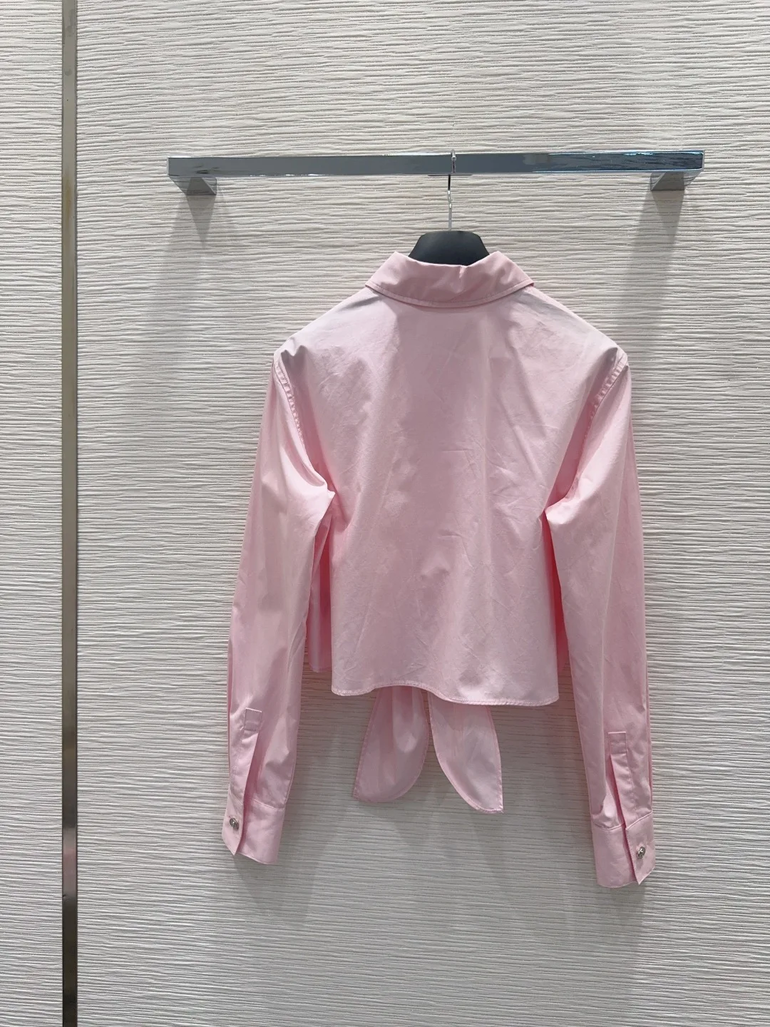 2026 Summer Women's Collared Back Tie Cropped Long Sleeve Shirt Slim Fit Edgy Style Tie Top ZX185116
2026 Summer Women's Collared Back Tie Cropped Long Sleeve Shirt Slim Fit Edgy Style Tie Top ZX185116