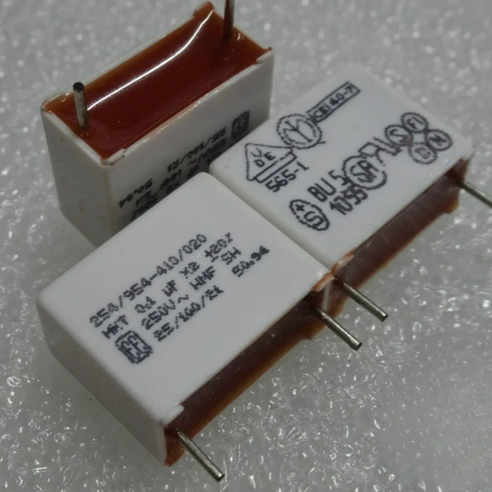 10pcs/lot 0.1uf 250VAC 100nf u1 104 M Brand New 15mm Film Capacitor
10pcs/lot 0.1uf 250VAC 100nf u1 104 M Brand New 15mm Film Capacitor