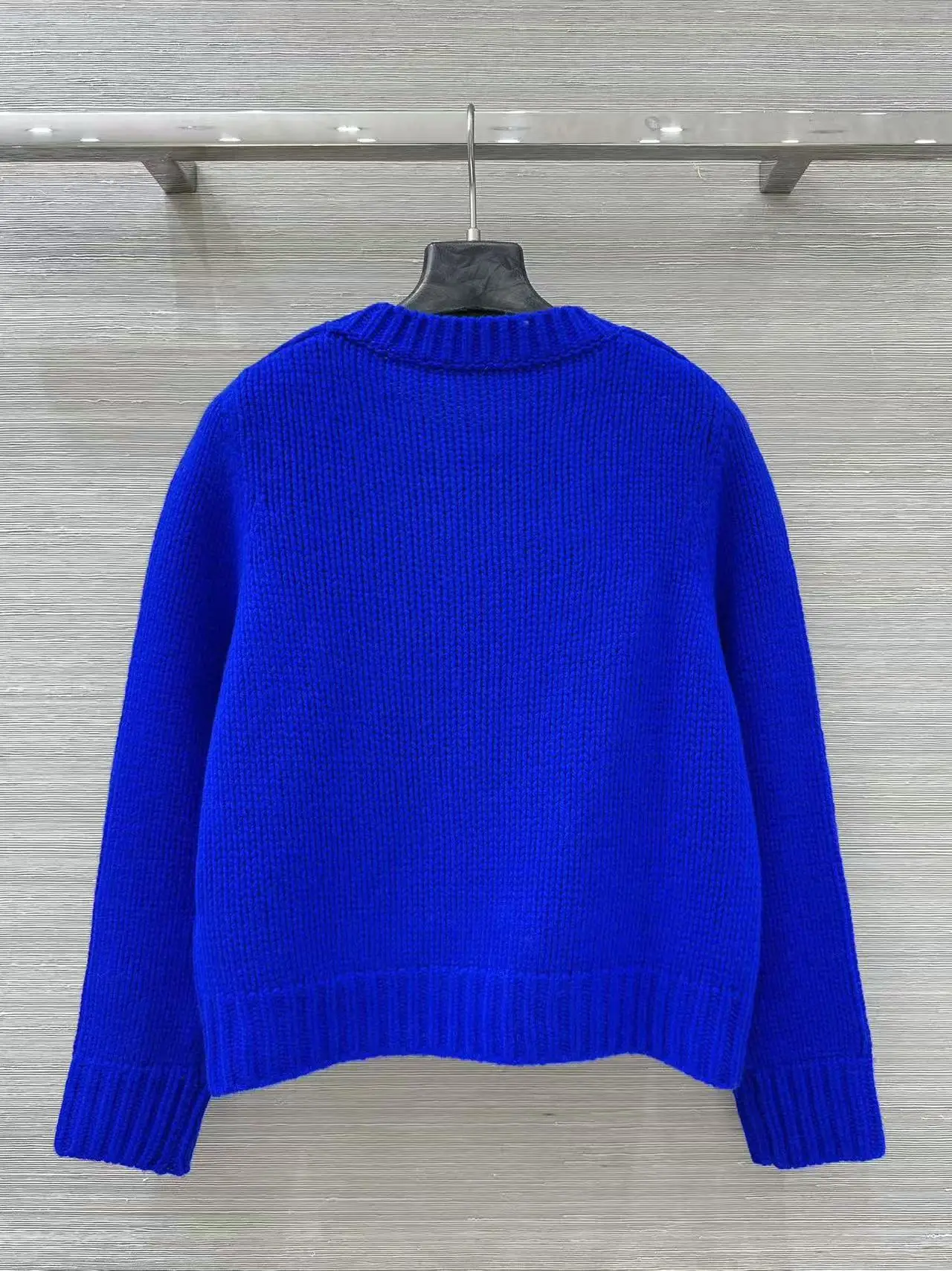French Syle Elegant Blue Wool Blend Women Sweater 2025 Autumn New Knit Long-sleeved Pullover Top YF13
French Syle Elegant Blue Wool Blend Women Sweater 2025 Autumn New Knit Long-sleeved Pullover Top YF13