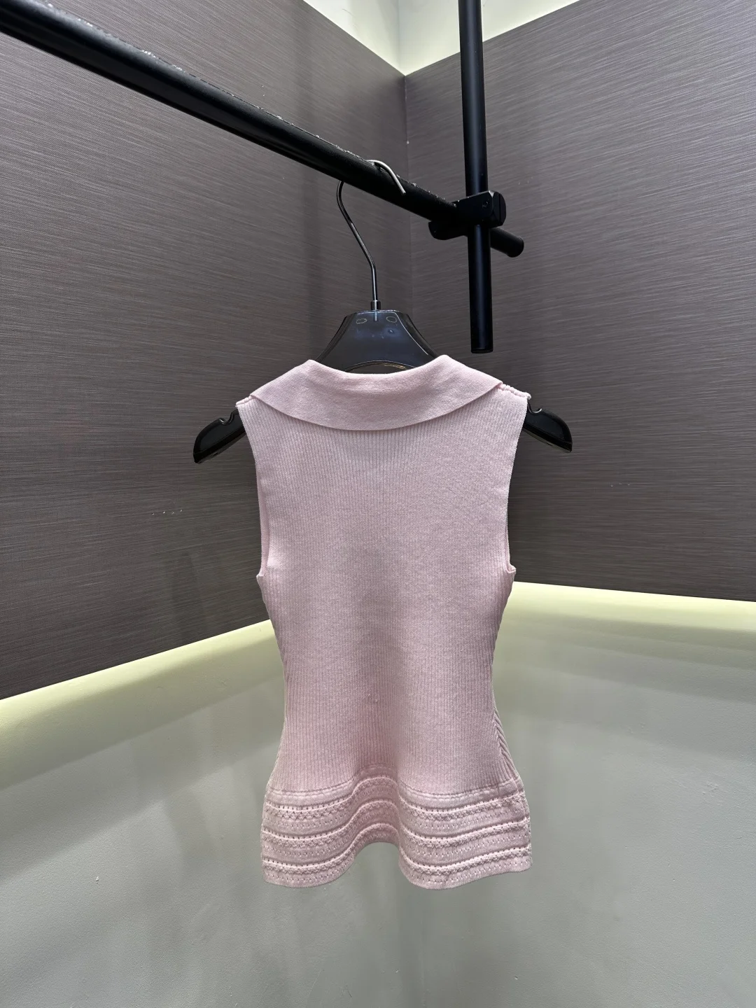 2026 Summer Women's Collared Ribbed Knit Tank Top Scalloped Lace Hem Sleeveless Top ZX8858
2026 Summer Women's Collared Ribbed Knit Tank Top Scalloped Lace Hem Sleeveless Top ZX8858