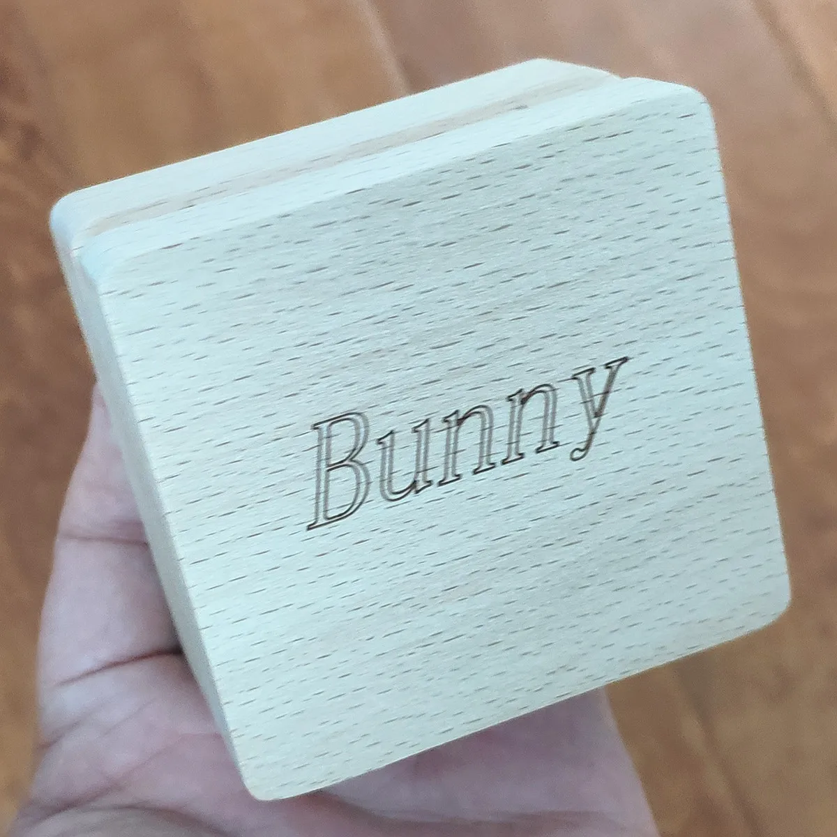 Персонализированная Музыкальная шкатулка с кроликом, фото Lovely Wood Wind Up, индивидуальные подарки, день рождения, свадьба, юбилей
Персонализированная Музыкальная шкатулка с кроликом, фото Lovely Wood Wind Up, индивидуальные подарки, день рождения, свадьба, юбилей