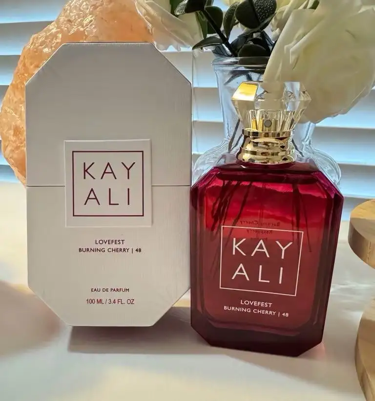 KAYALI Lovefest Burning Cherry 48 EDP 100ml – Smoky Cherry Praline – Unisex
KAYALI Lovefest Burning Cherry 48 EDP 100ml – Smoky Cherry Praline – Unisex