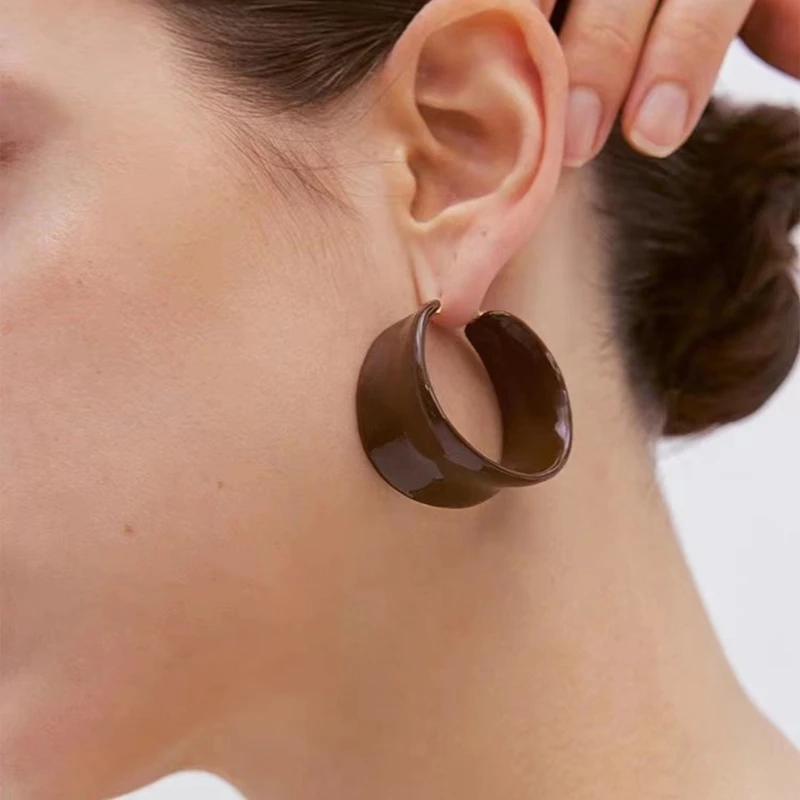Withered Earrings Chocolate Enamel Glaze Irregular Circle Earrings European American Fashion Temperament Geometric Earrings
Withered Earrings Chocolate Enamel Glaze Irregular Circle Earrings European American Fashion Temperament Geometric Earrings
