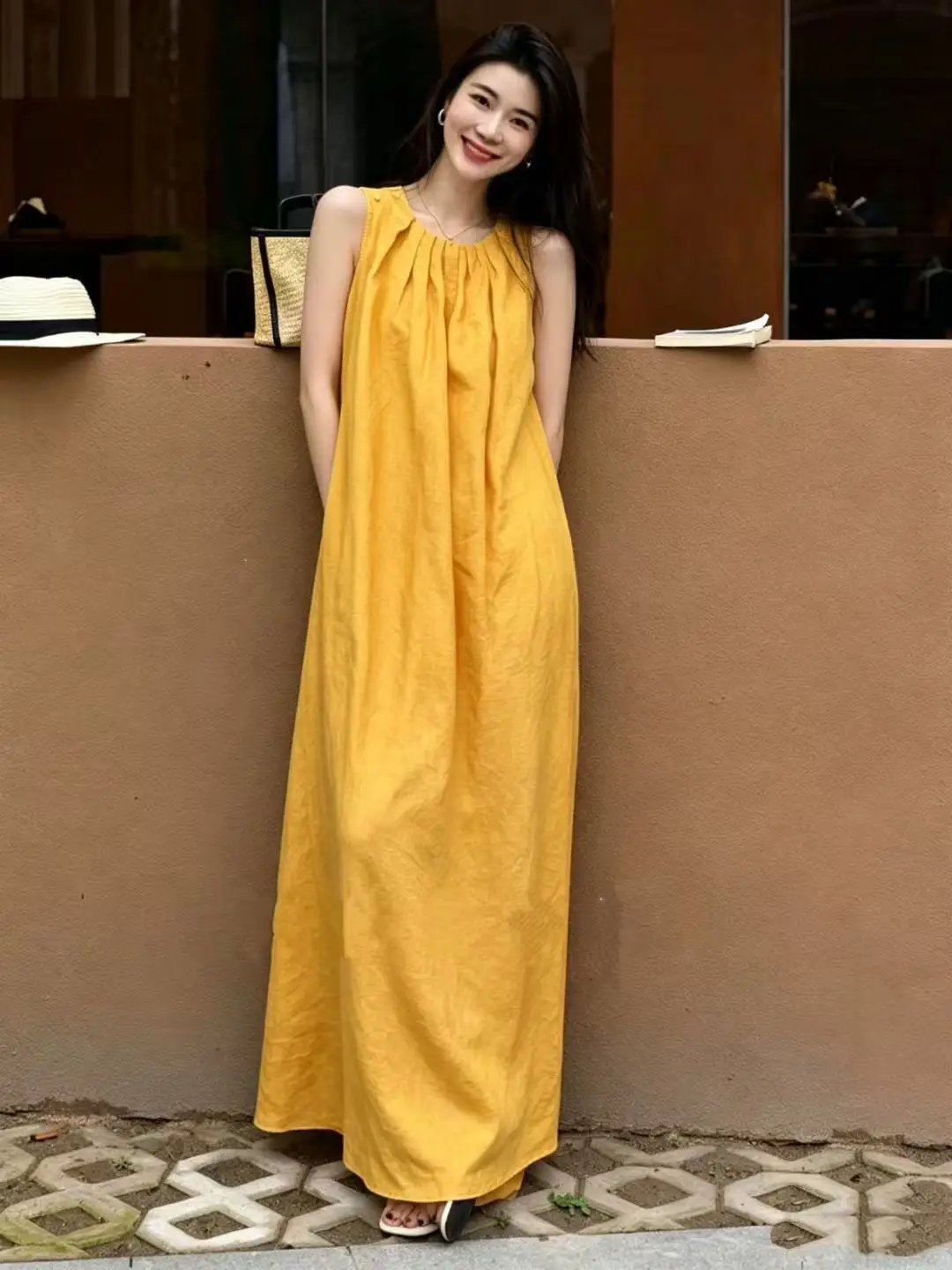 Vacation style elegant 100% linen pleated sleeveless dress
Vacation style elegant 100% linen pleated sleeveless dress