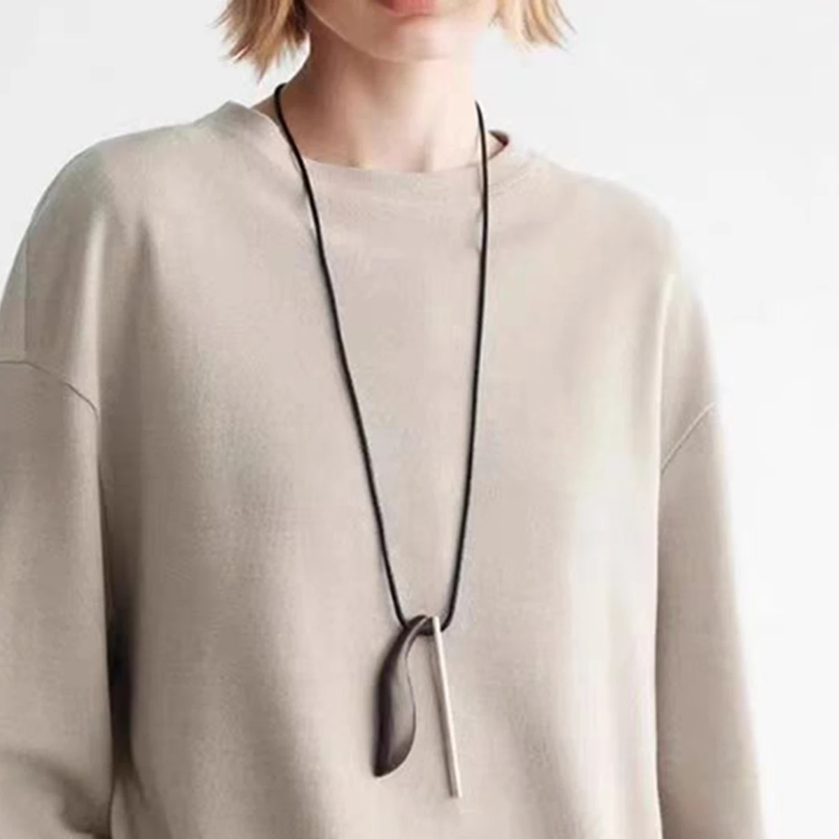 Withered Minimalist Retro Sandalwood Metal Pendant Necklace Long Irregular All-match Pendant Sweater Necklace Women
Withered Minimalist Retro Sandalwood Metal Pendant Necklace Long Irregular All-match Pendant Sweater Necklace Women