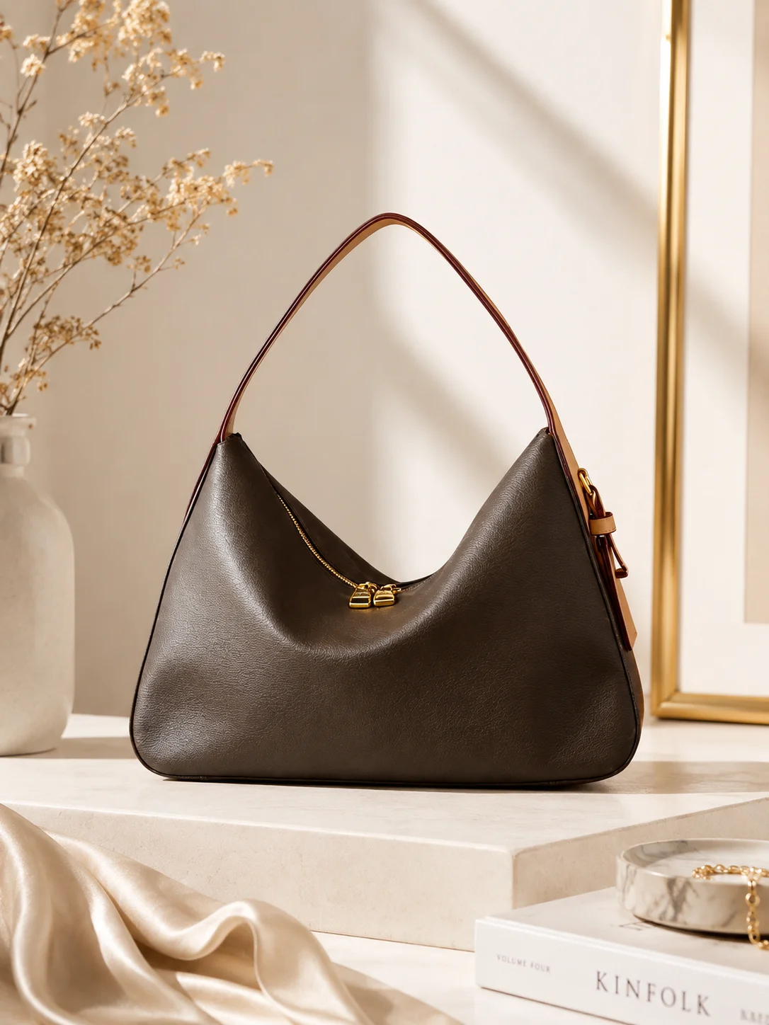 2026 Fashion New Luxury Women's Bag 33X22X9CM Large Capacity Portable Designer Inspired Handbag with Shoulder Strap No Box
2026 Fashion New Luxury Women's Bag 33X22X9CM Large Capacity Portable Designer Inspired Handbag with Shoulder Strap No Box