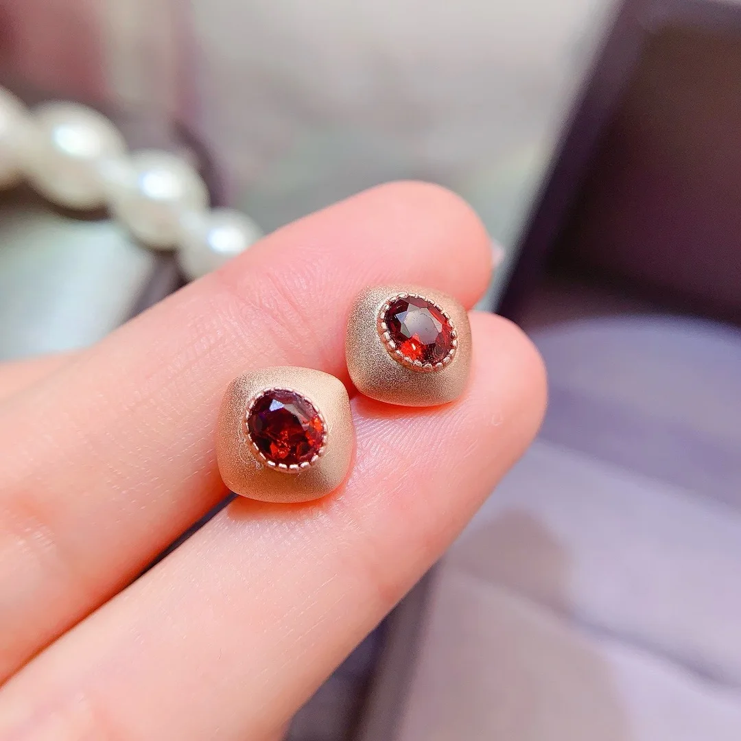 KJJEAXCMY Fine Jewelry 925 Sterling Silver Inset Natural Red Garnet 4x5mm Girls Simple Earrings to Send Girlfriend New Year Gift
KJJEAXCMY Fine Jewelry 925 Sterling Silver Inset Natural Red Garnet 4x5mm Girls Simple Earrings to Send Girlfriend New Year Gift