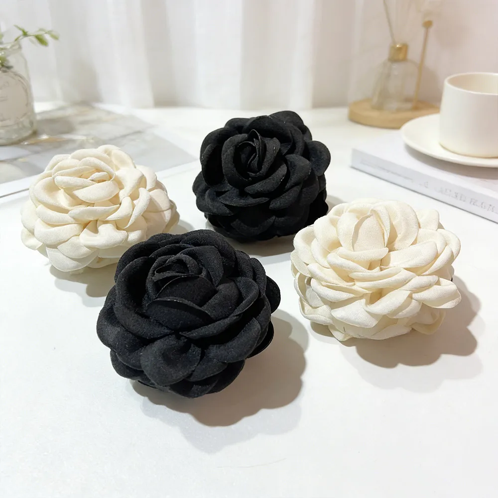 2pcs Satin rose hair clip, exquisite and beautiful hair accessory, sturdy and durable, suitable for weddings and dates.
2pcs Satin rose hair clip, exquisite and beautiful hair accessory, sturdy and durable, suitable for weddings and dates.