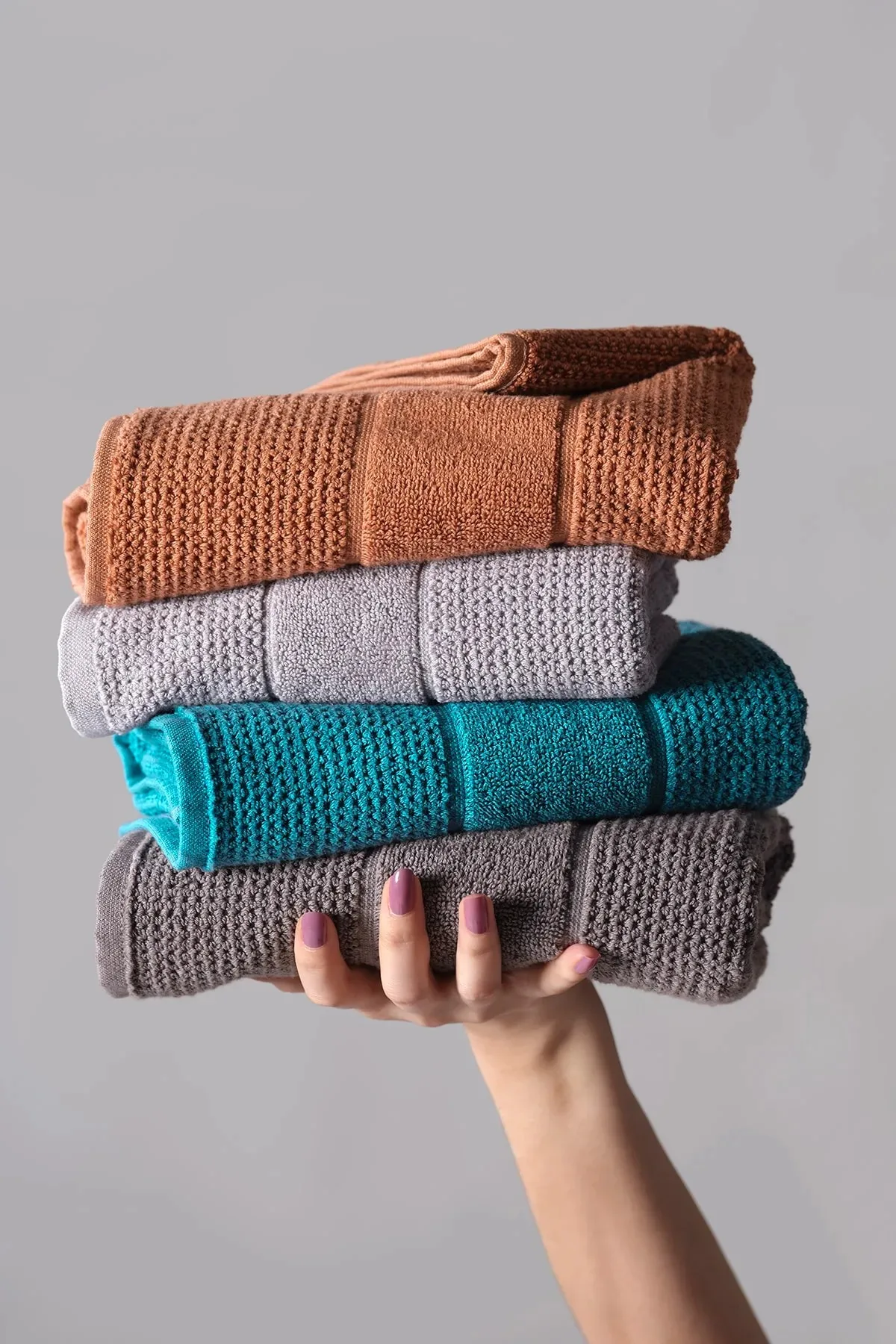 Amara 4 Pcs 50 X90 Cm Hand And Face Towel Set. MAKES A DIFFERENCE WITH ITS TEXTURE AND SOFTNESS WITH 100% COTTON PREMIUM FEATURES
Amara 4 Pcs 50 X90 Cm Hand And Face Towel Set. MAKES A DIFFERENCE WITH ITS TEXTURE AND SOFTNESS WITH 100% COTTON PREMIUM FEATURES
