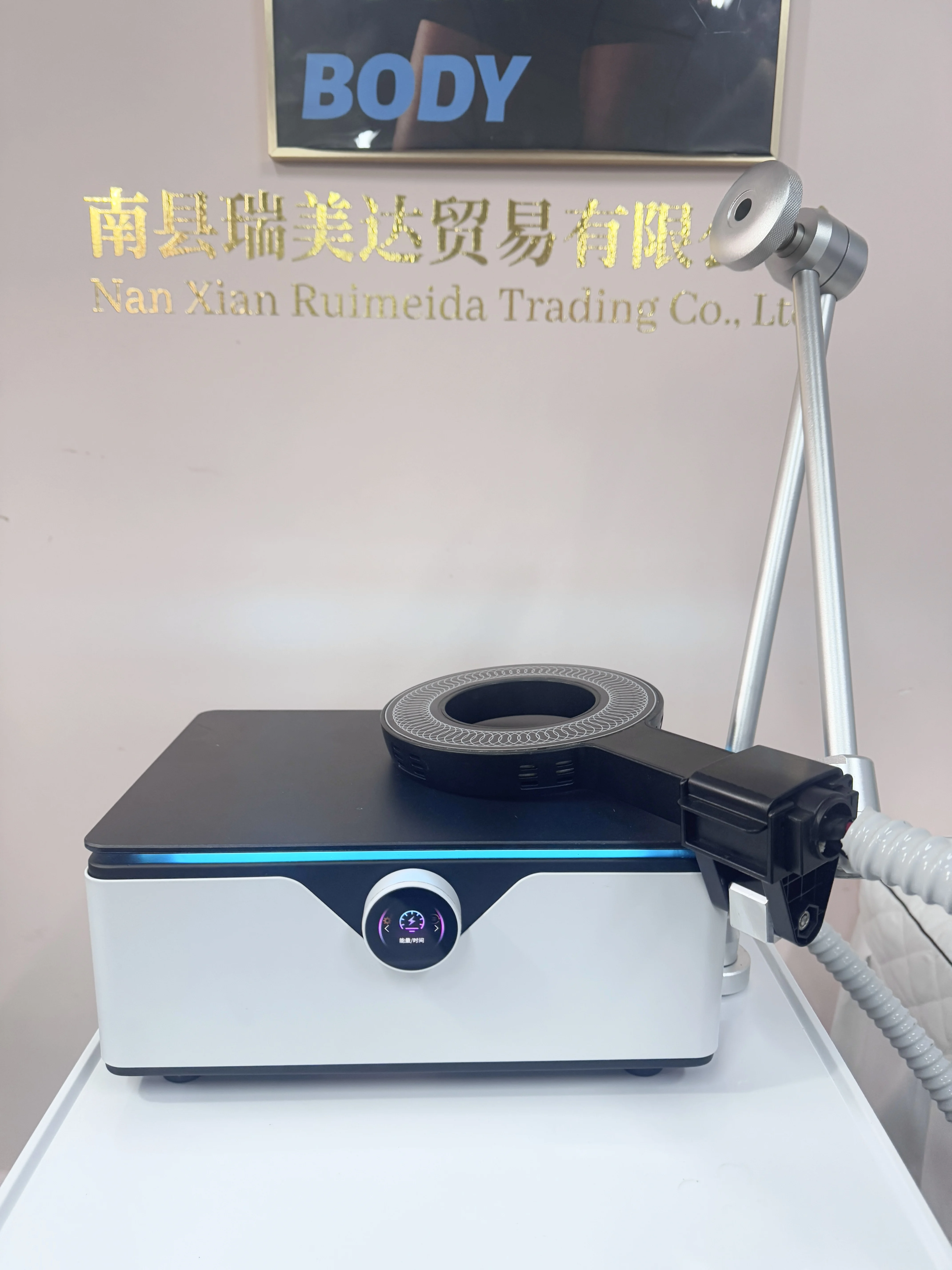 Портативный физиотерапевтический прибор EMTT для магнитотерапии, облегчения боли, лечения спортивных травм и ПЕМФ-терапии.
Портативный физиотерапевтический прибор EMTT для магнитотерапии, облегчения боли, лечения спортивных травм и ПЕМФ-терапии.