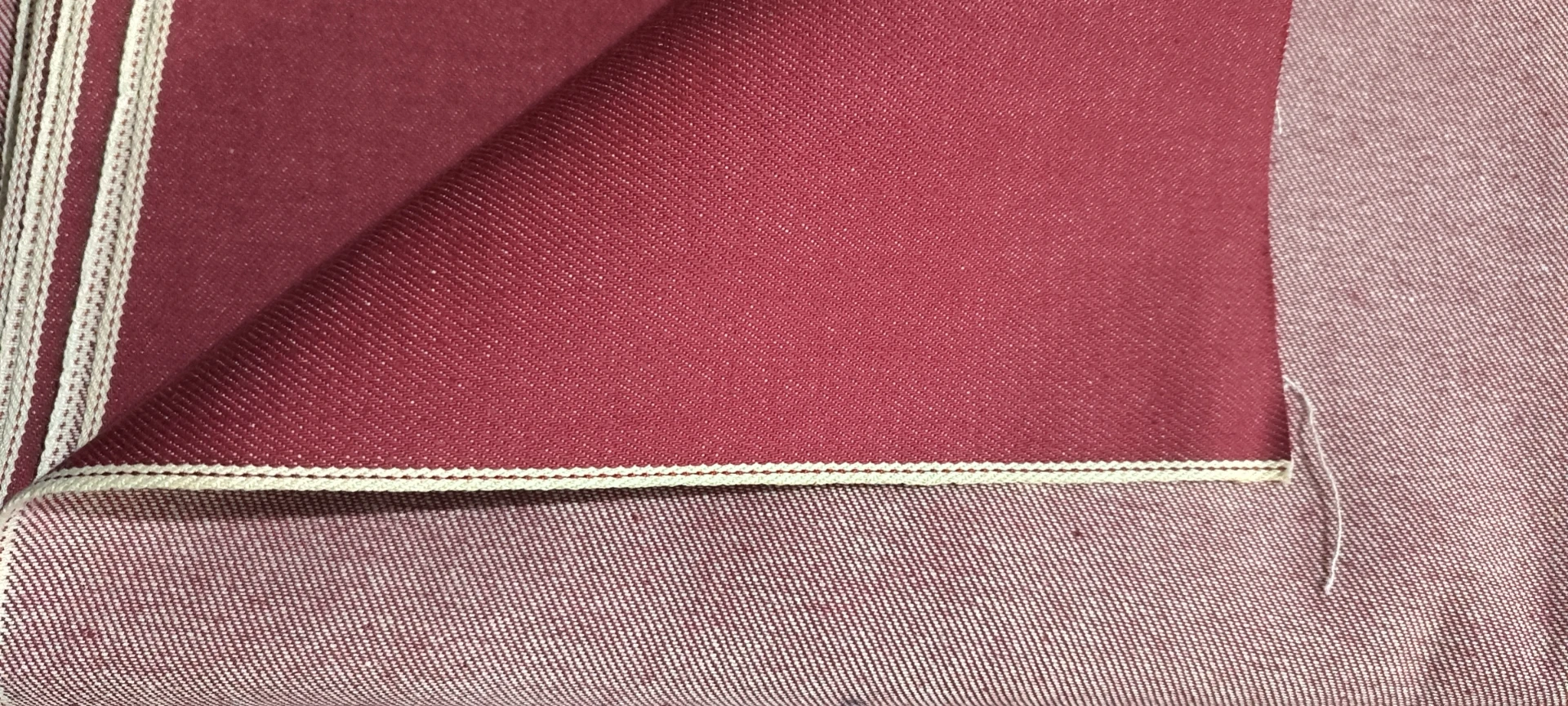 12.6oz Warp Yarn Red Core Selvedge Denim Fabric 32 Inch Wide Red Selvage Jeans Cloth Sold By Yard In Continuous Yards SW22052
12.6oz Warp Yarn Red Core Selvedge Denim Fabric 32 Inch Wide Red Selvage Jeans Cloth Sold By Yard In Continuous Yards SW22052