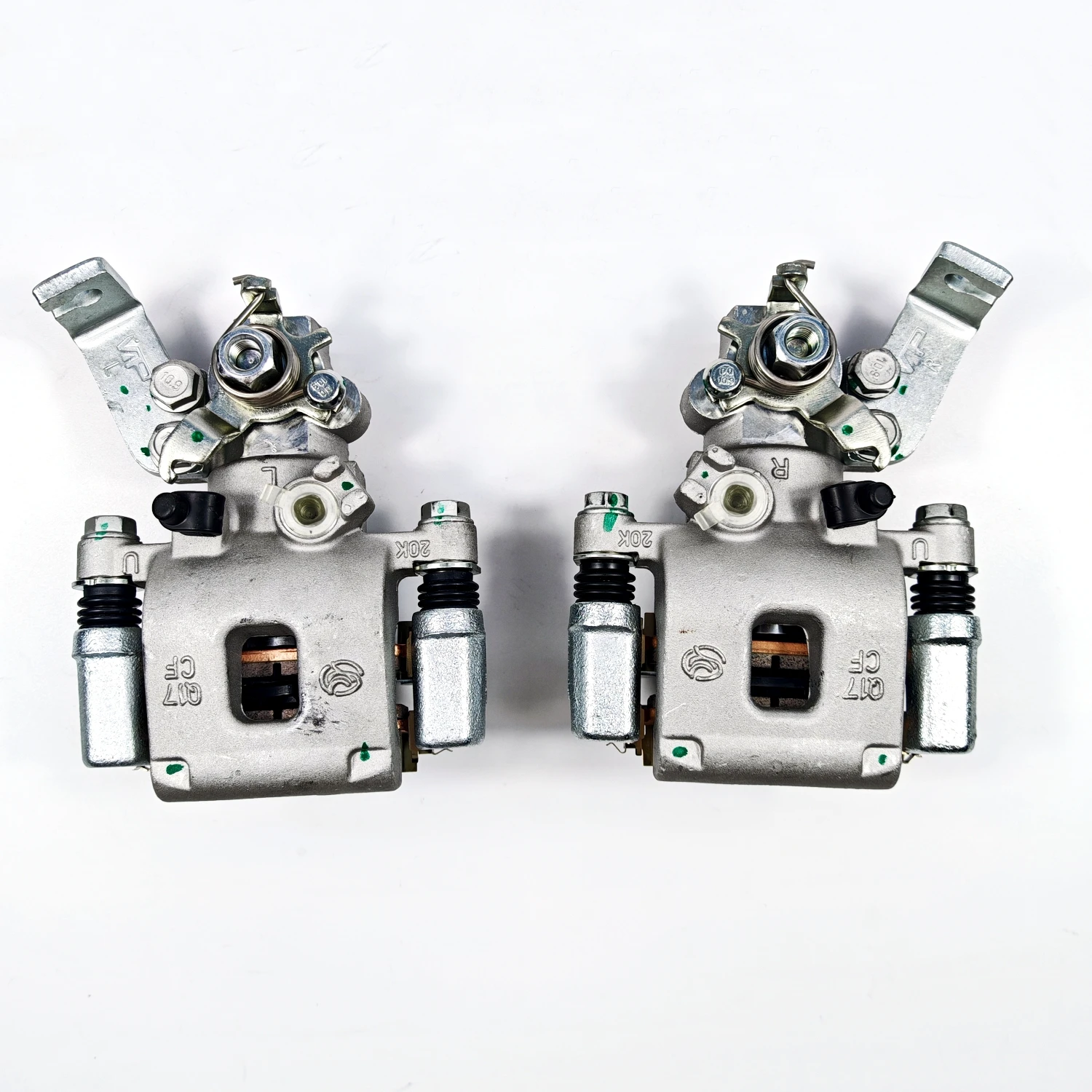 Left Right Rear Brake Caliper Kit for CFmoto 400 450 191Q 520 550 600 625 191S 800XC 850 1000 9DSV-081050-B000 9DSV-081060-B000
Left Right Rear Brake Caliper Kit for CFmoto 400 450 191Q 520 550 600 625 191S 800XC 850 1000 9DSV-081050-B000 9DSV-081060-B000