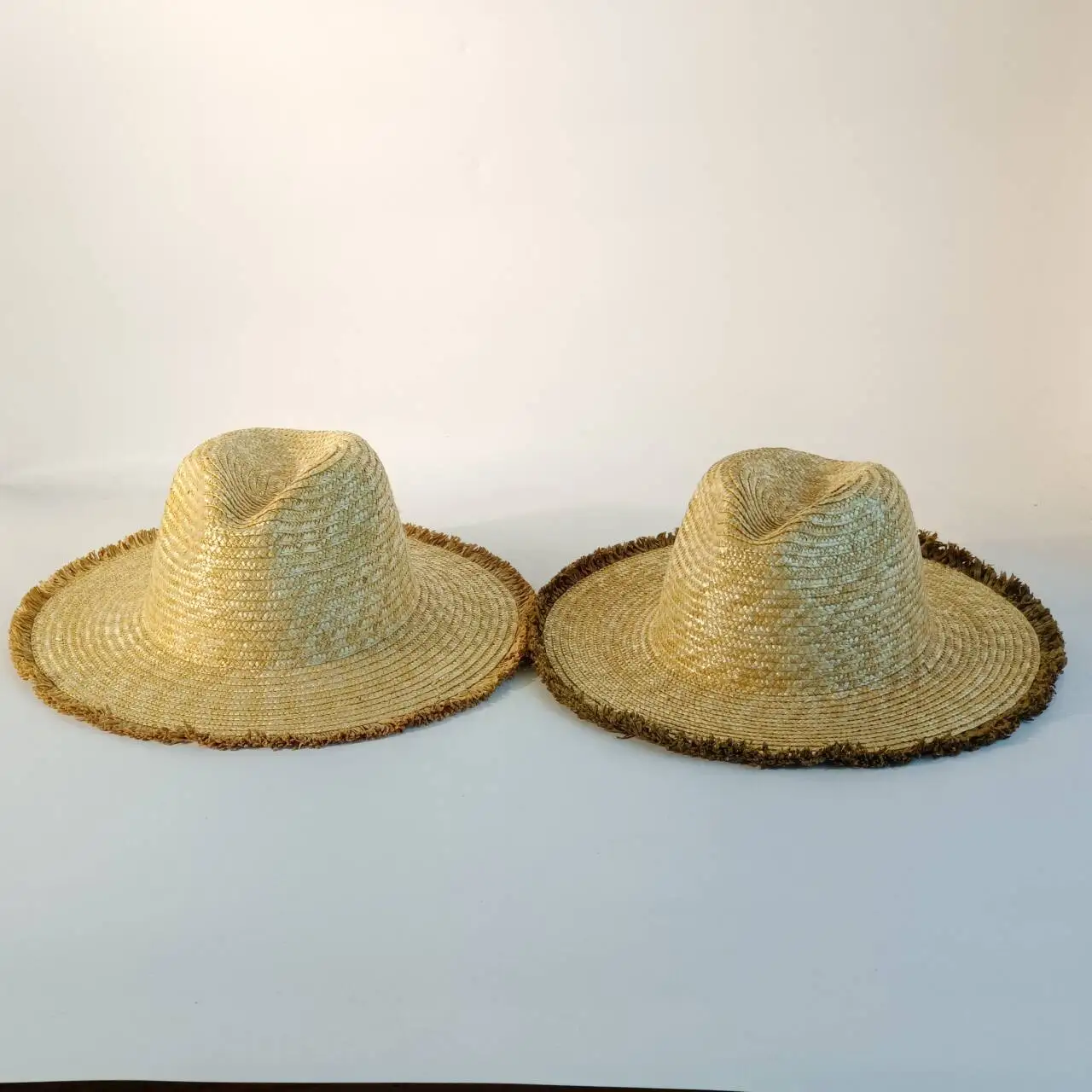 Bohemian Frayed Edge Straw Sun Hat Wide Brim UPF50+ UV Protection Summer Beach Fedora Hat for Women Menchapeau femme
Bohemian Frayed Edge Straw Sun Hat Wide Brim UPF50+ UV Protection Summer Beach Fedora Hat for Women Menchapeau femme