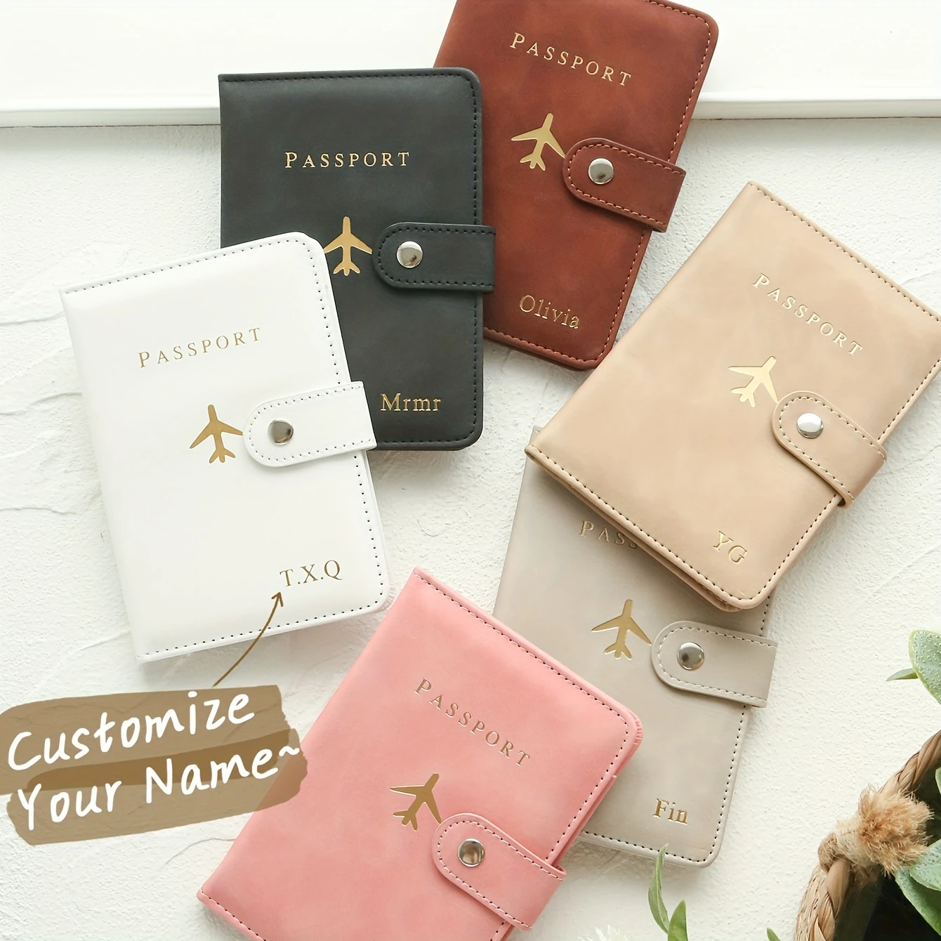 1pc of Personalized Hot Stamping Passport Holder Featuring a Stylish Buckle, Customized with a Golden Monogram Name on a Texture
1pc of Personalized Hot Stamping Passport Holder Featuring a Stylish Buckle, Customized with a Golden Monogram Name on a Texture