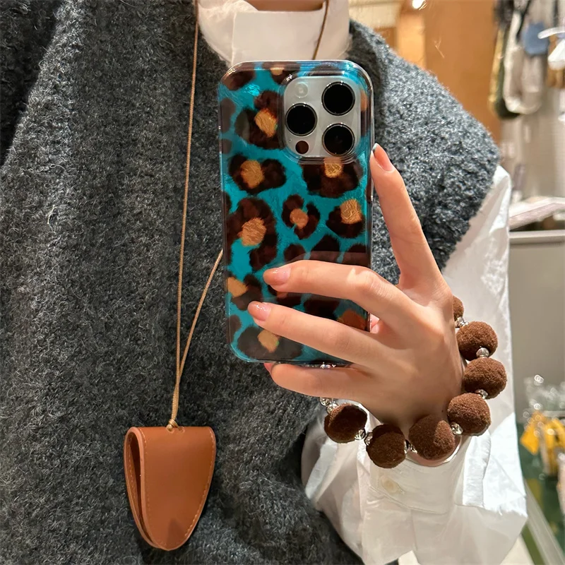 Luxury Blue Leopard Print Phone Case For iPhone 16 Pro 15 12 13 14 Pro Max Cover with Plush Chain Silicone Cases For Apple i 15
Luxury Blue Leopard Print Phone Case For iPhone 16 Pro 15 12 13 14 Pro Max Cover with Plush Chain Silicone Cases For Apple i 15