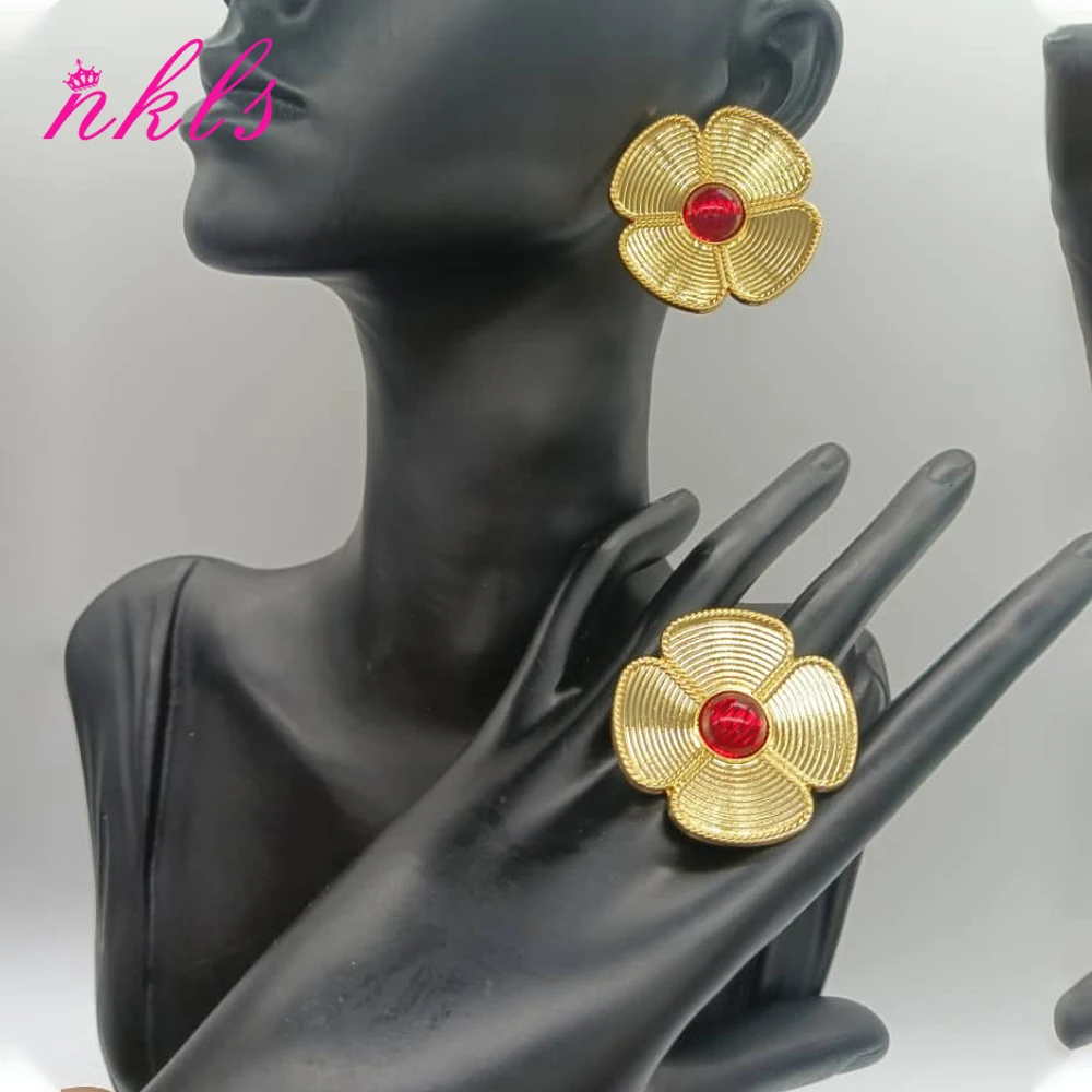 African Gold Color Earrings and Ring Set for Women Flower Shape Luxury Stone Design Clip Earrings Jewelry Set Wedding Bridal
African Gold Color Earrings and Ring Set for Women Flower Shape Luxury Stone Design Clip Earrings Jewelry Set Wedding Bridal