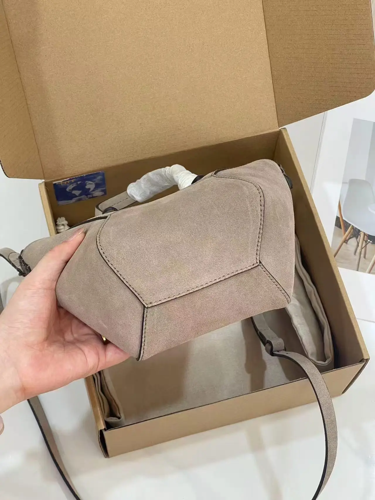Casual versatile genuine leather suede high quality handbag
Casual versatile genuine leather suede high quality handbag