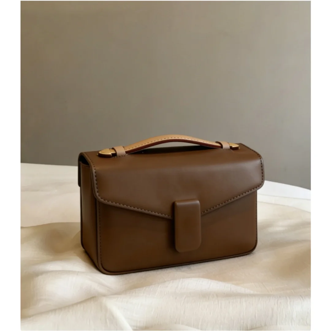 New Style Size 21.5*13.5 Women's Fashionable And Versatile Letter-printed Hand-held Crossbody Messenger Bag No Box
New Style Size 21.5*13.5 Women's Fashionable And Versatile Letter-printed Hand-held Crossbody Messenger Bag No Box