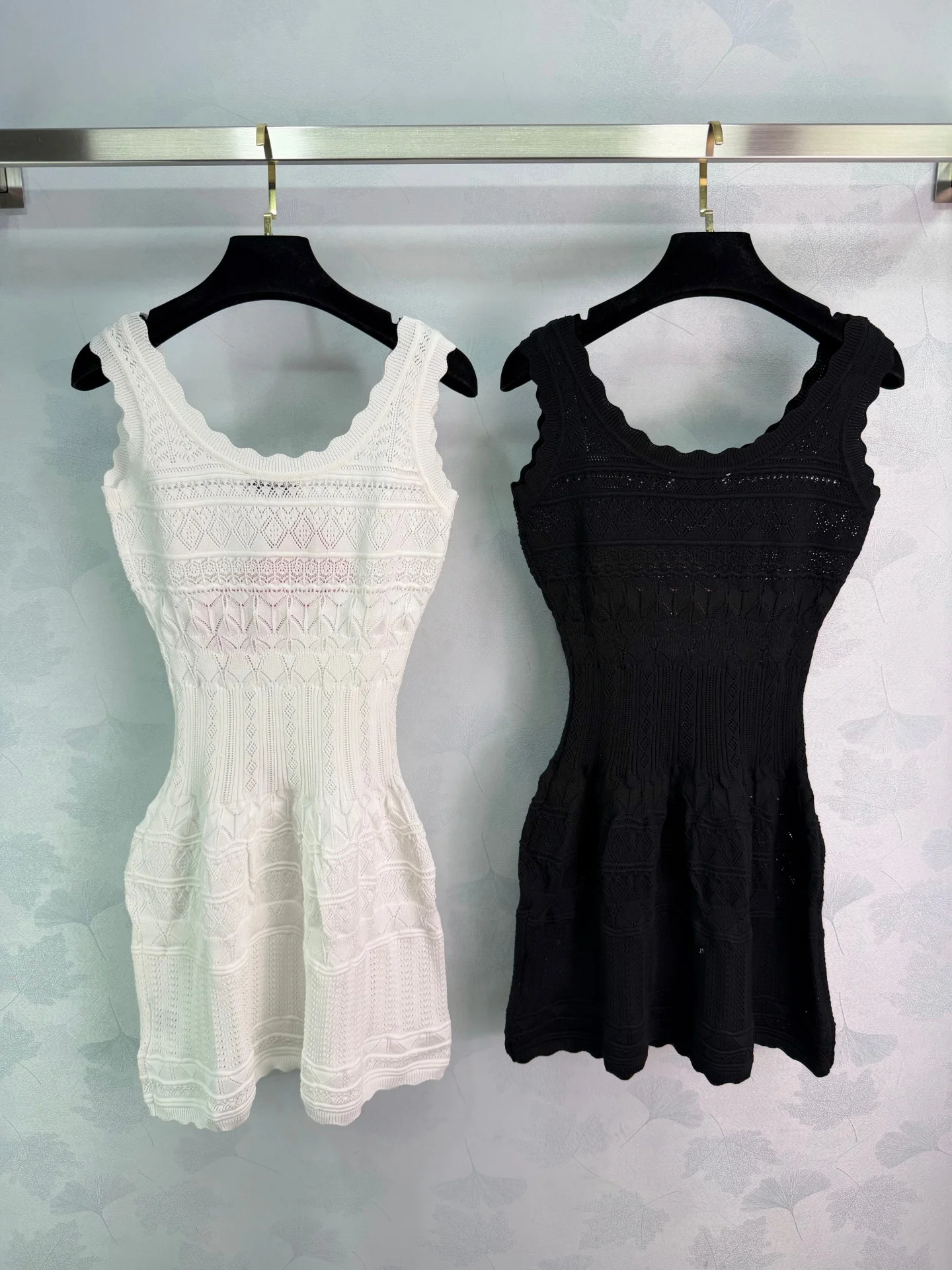 2026 Summer Women's Scalloped Edge Waist-Cinching Openwork Knit Dress Flared Hem Sleeveless Mini Dress ZX8841
2026 Summer Women's Scalloped Edge Waist-Cinching Openwork Knit Dress Flared Hem Sleeveless Mini Dress ZX8841