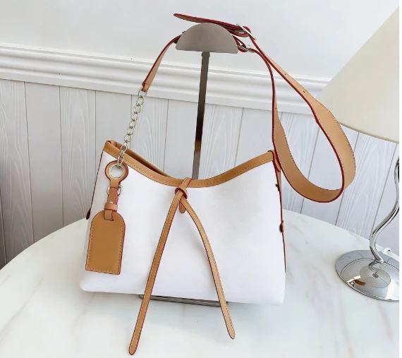 Women's Casual and Fashionable Big Bag 2025 New Simple Soft Leather Commuting Tote Bag for Outdoor Crossbody Women's Bag 1355
Women's Casual and Fashionable Big Bag 2025 New Simple Soft Leather Commuting Tote Bag for Outdoor Crossbody Women's Bag 1355