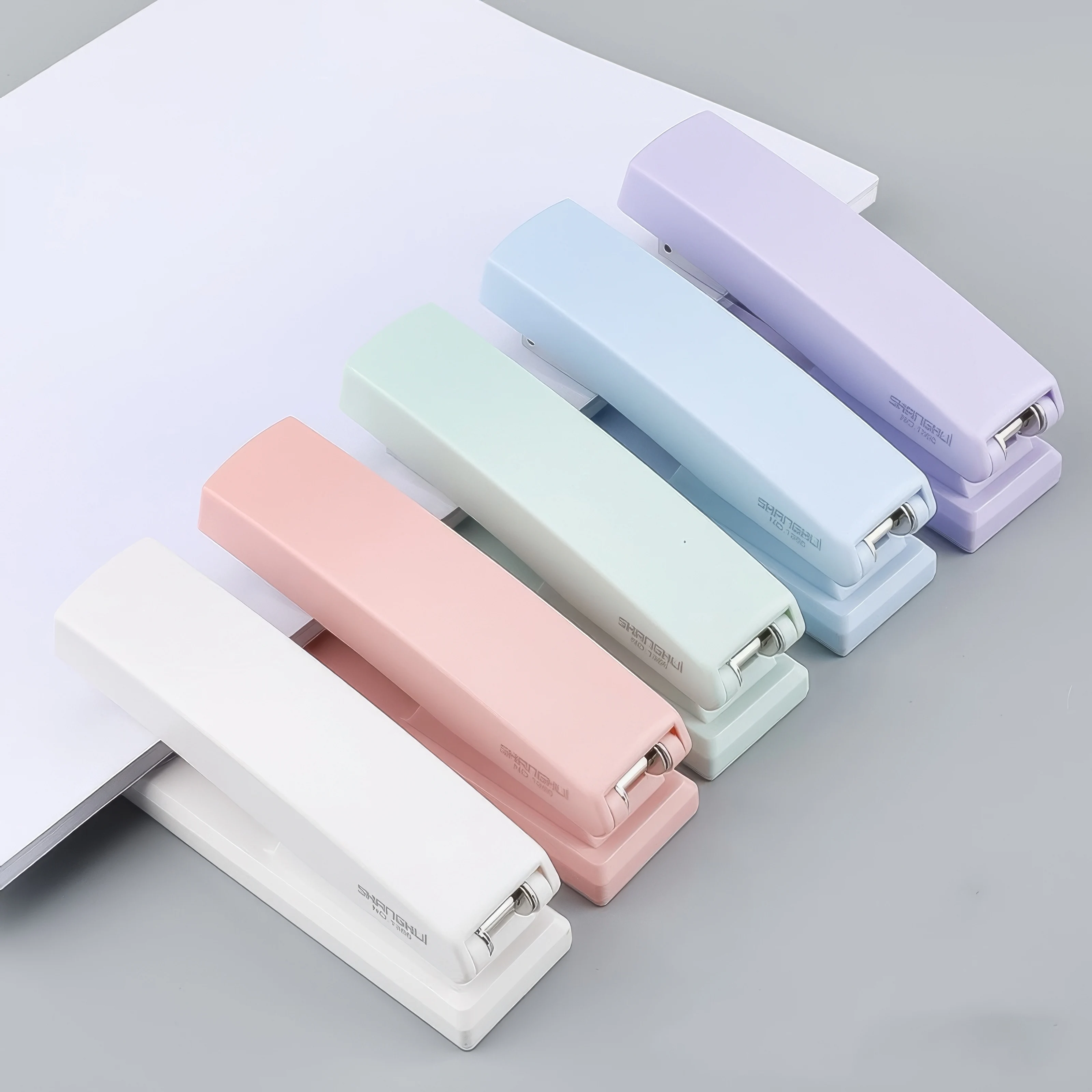 Пластиковый степлер 1, экономичный и практичный, подходит для бизнеса и домашнего использования, прочные многофункциональные канцелярские товары
Пластиковый степлер 1, экономичный и практичный, подходит для бизнеса и домашнего использования, прочные многофункциональные канцелярские товары