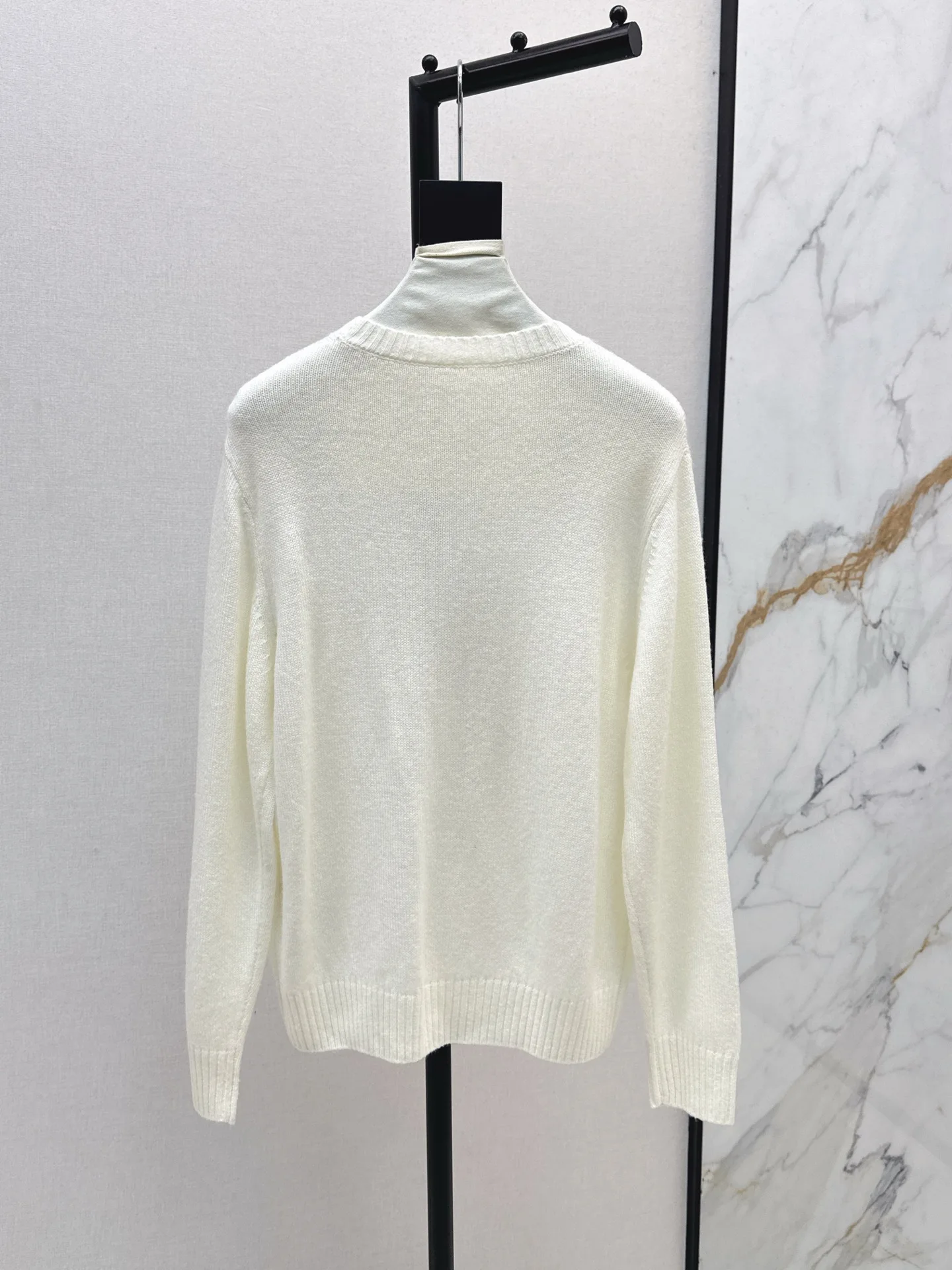 Высококачественная осенне-зимняя женская теннисная шапка-ракетка с вышитым плюшевым мишкой, свитер с круглым вырезом HL067 
Высококачественная осенне-зимняя женская теннисная шапка-ракетка с вышитым плюшевым мишкой, свитер с круглым вырезом HL067