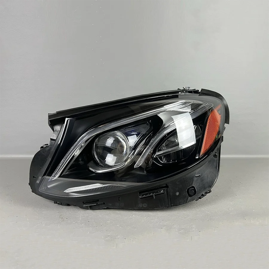 For 2016 Mercedes-Benz E213 car headlight (USA) OE A213 906 67 04 KZ 
For 2016 Mercedes-Benz E213 car headlight (USA) OE A213 906 67 04 KZ