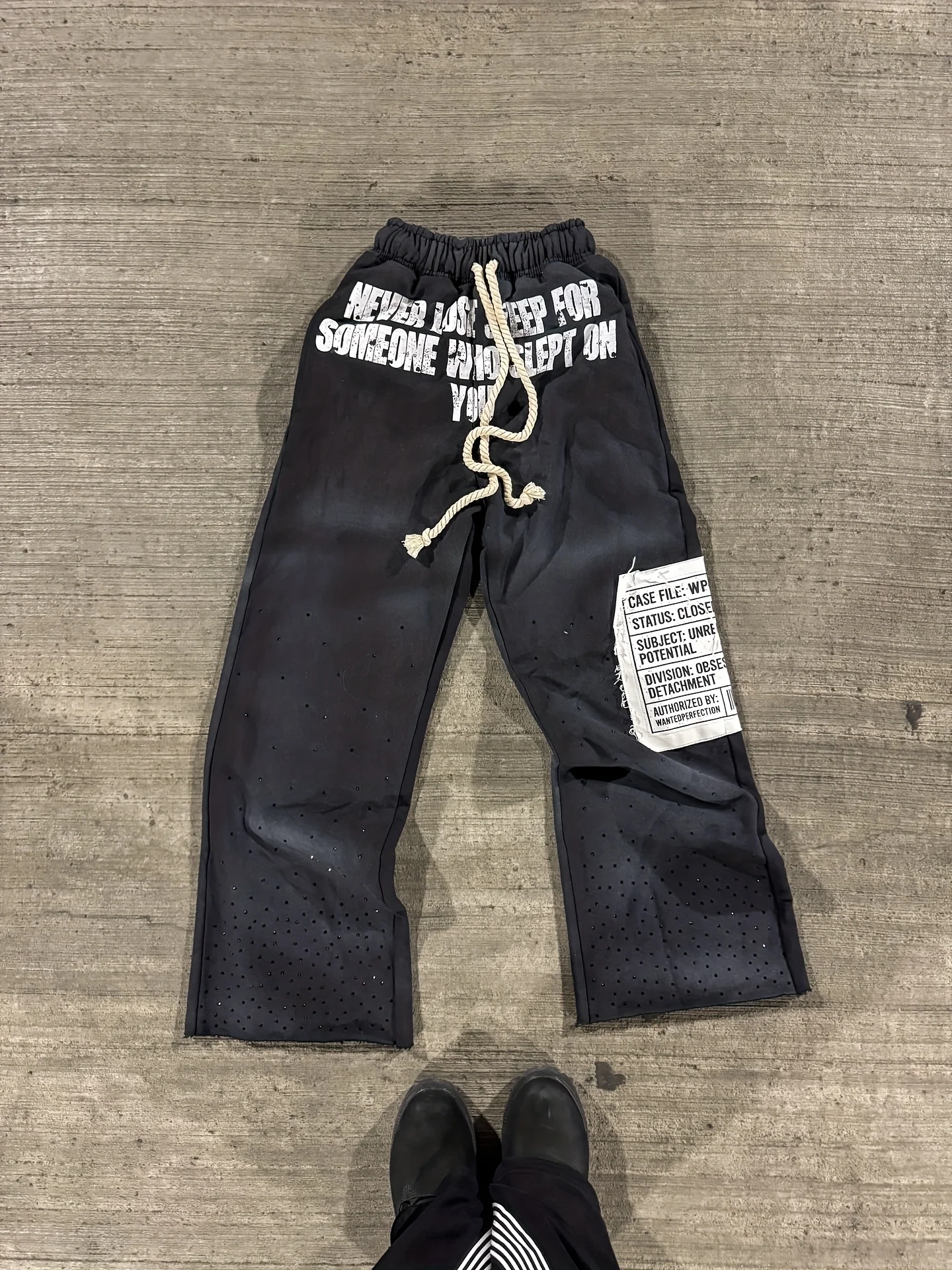 Unisex American Retro Street Style Track Pants, Loose Fit, Graffiti Print, Jogging Pants, Hip Hop Harajuku High Street Casual Pa
Unisex American Retro Street Style Track Pants, Loose Fit, Graffiti Print, Jogging Pants, Hip Hop Harajuku High Street Casual Pa