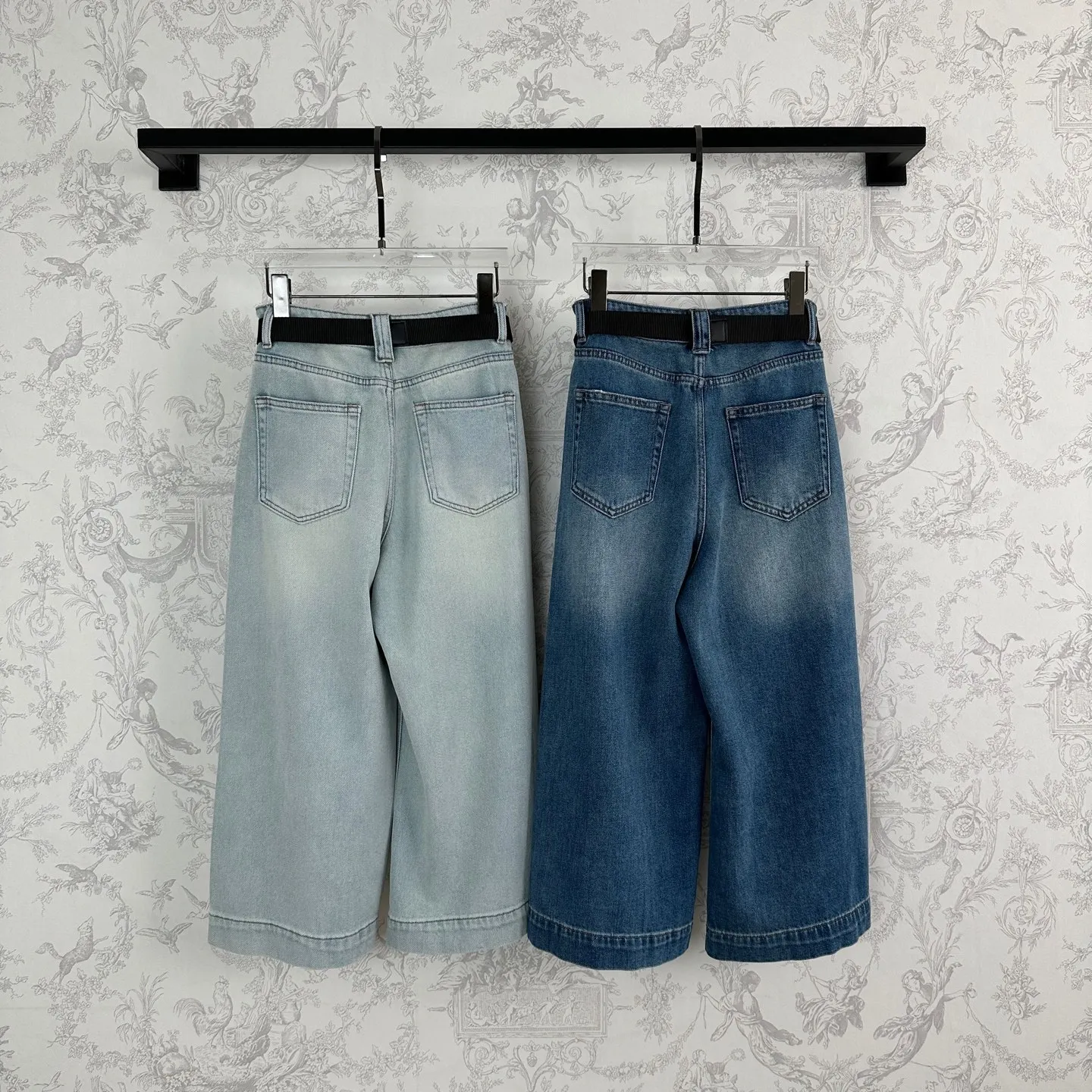 2025 Summer New Women's Wide Leg Jeans in Deep Blue and Light Grey Fabric Comfortable and Soft Belt Design Looks Thin WYY-88
2025 Summer New Women's Wide Leg Jeans in Deep Blue and Light Grey Fabric Comfortable and Soft Belt Design Looks Thin WYY-88